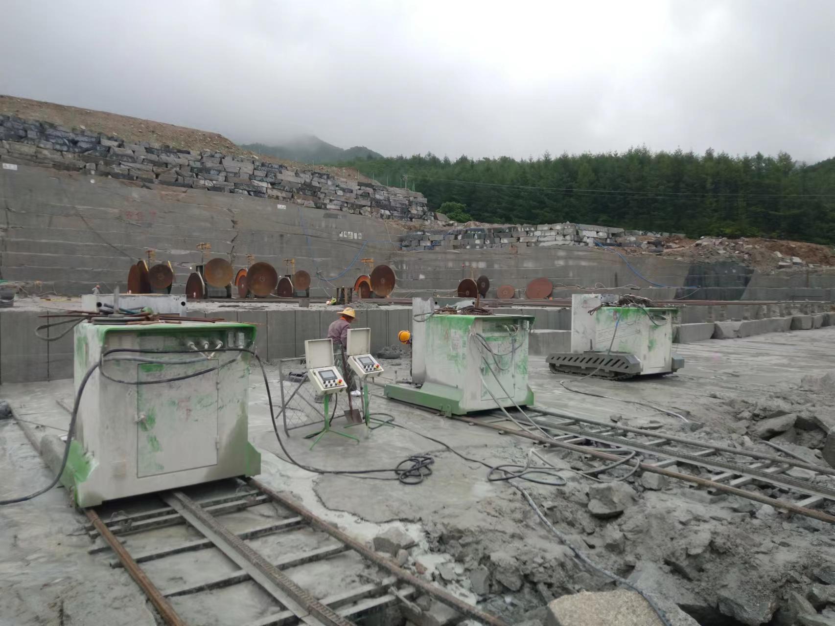 Stonewin wire saw machine for granite quarrying Diamond wire saw machine working at a granite quarry