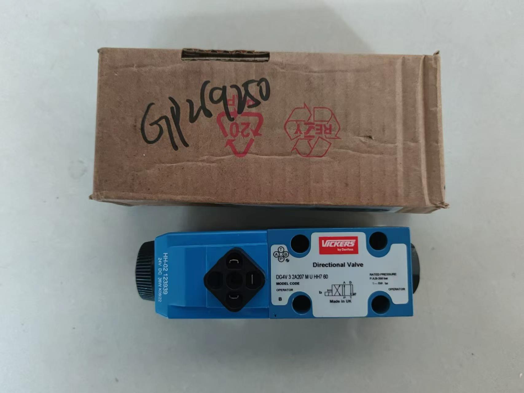 Wind turbine hydraulic valve - control and directional valve