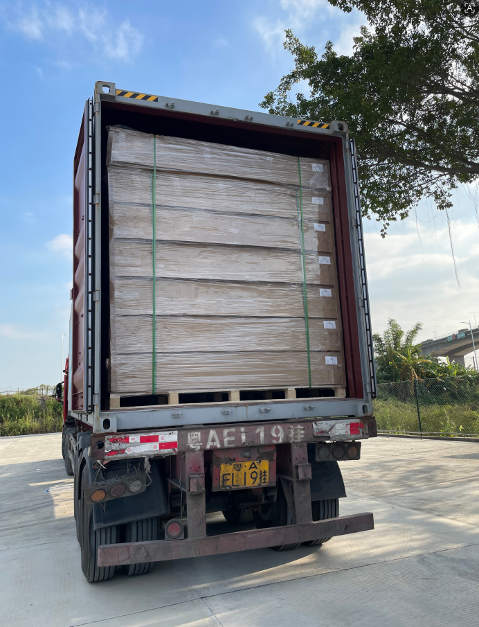 Export-standard core material packaging sized to container dimensions