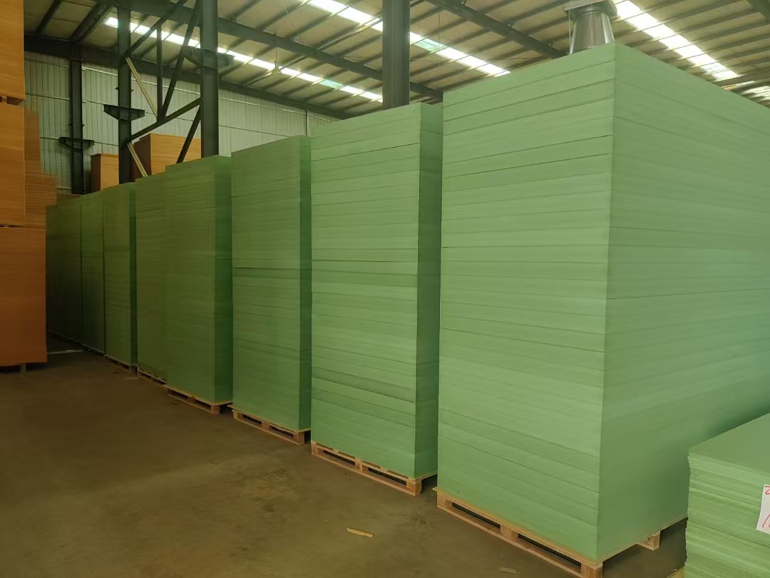 Warehouse management supporting long-term core material supply and repeat batch delivery