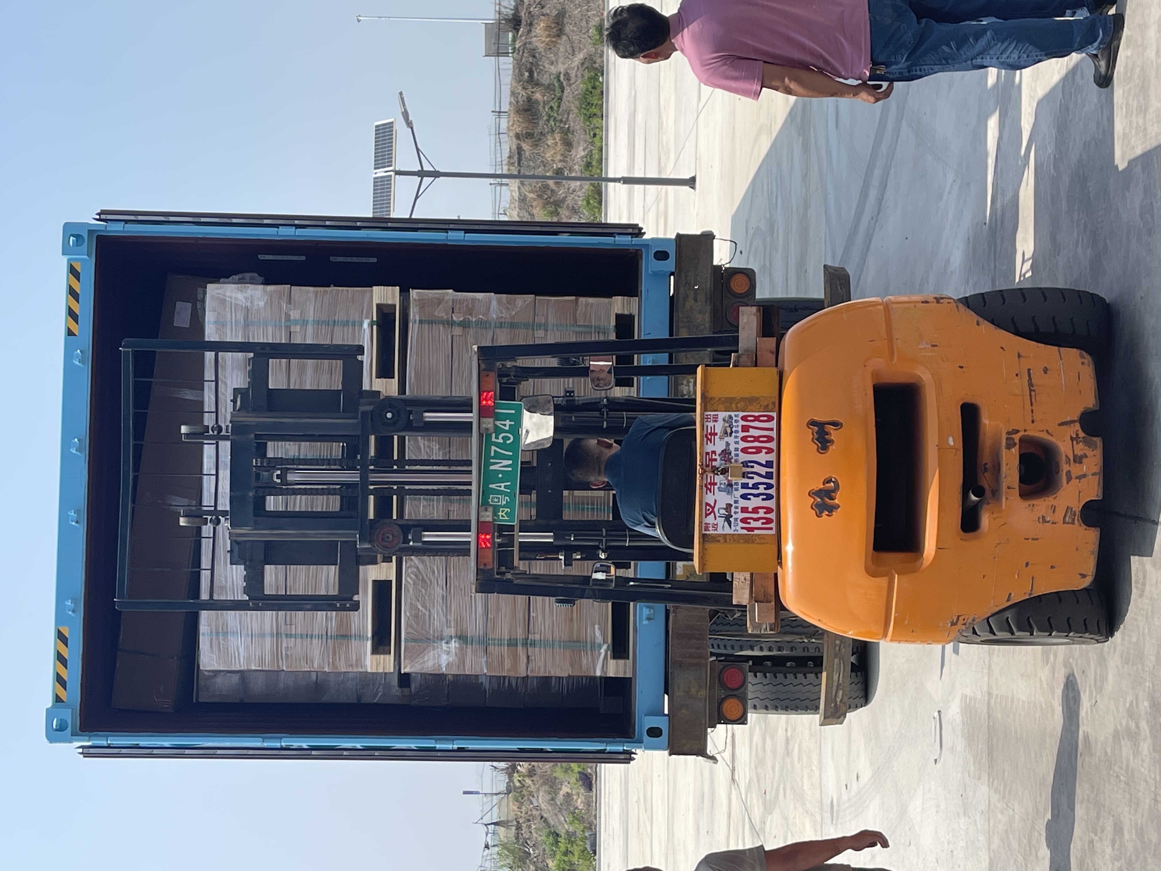 Global export and logistics coordination for fiberglass fabric orders at CINON