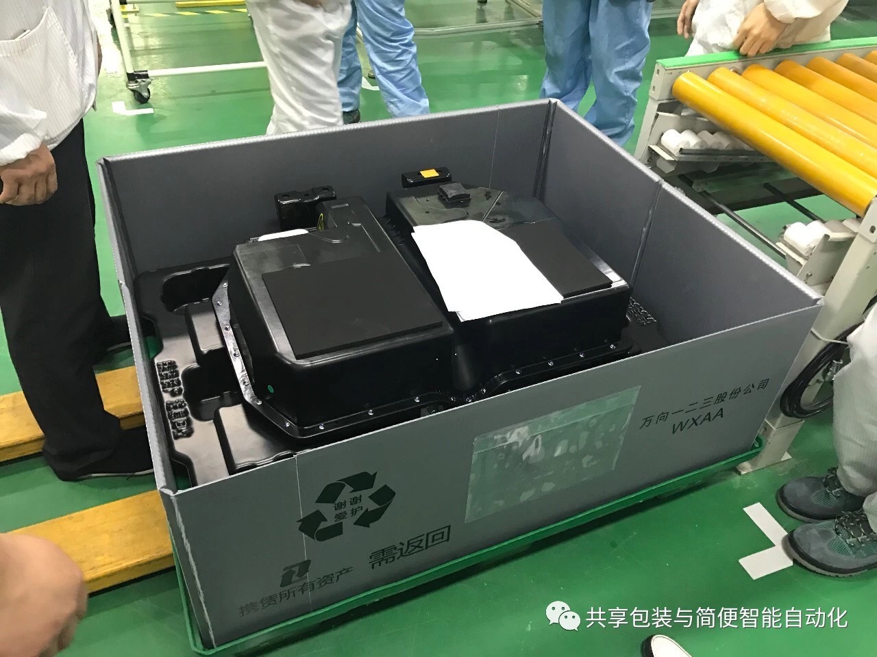 Automobile parts transportation pallet box by TOYOE