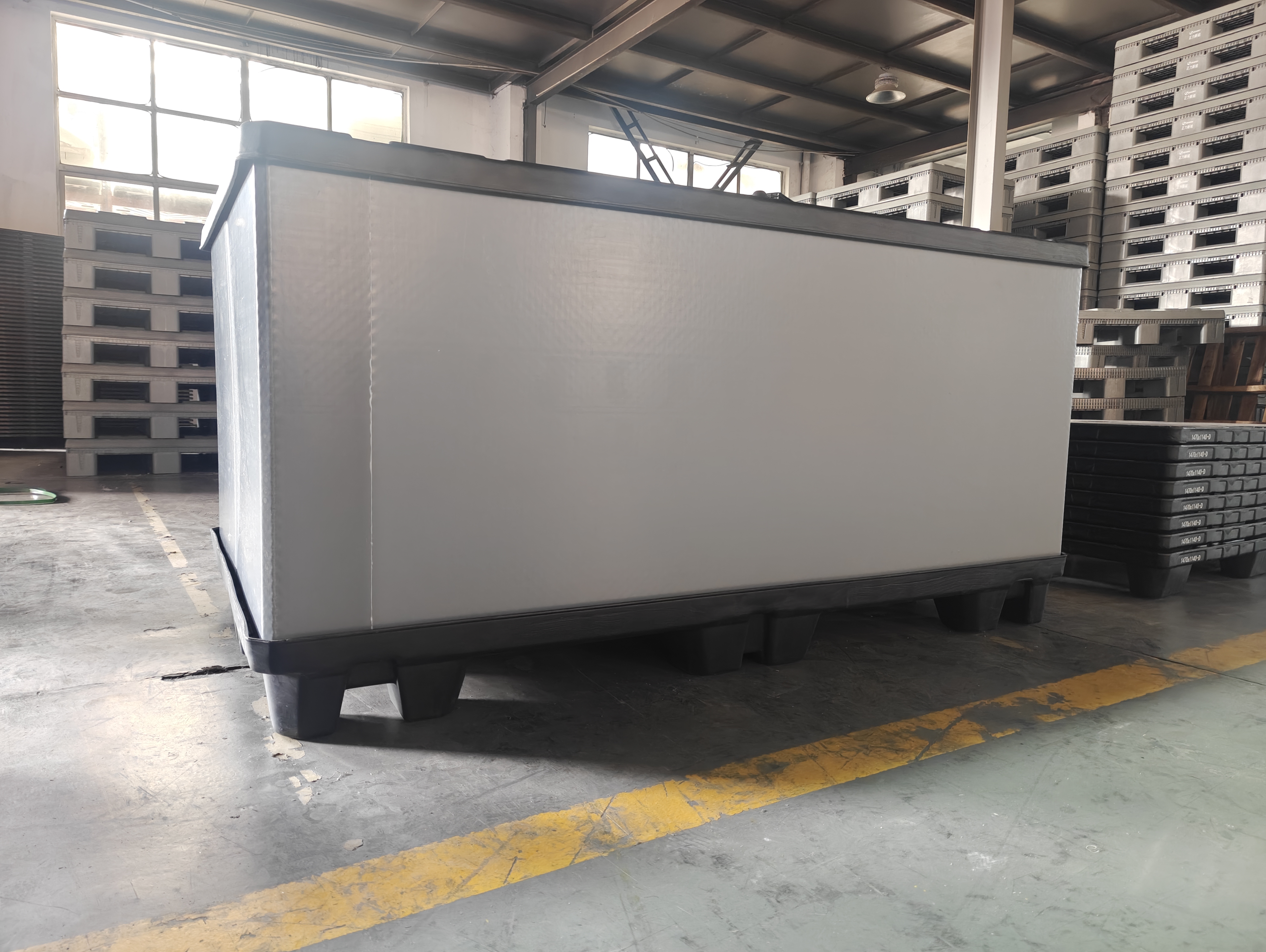 Custom-sized pallet boxes offered by TOYOE