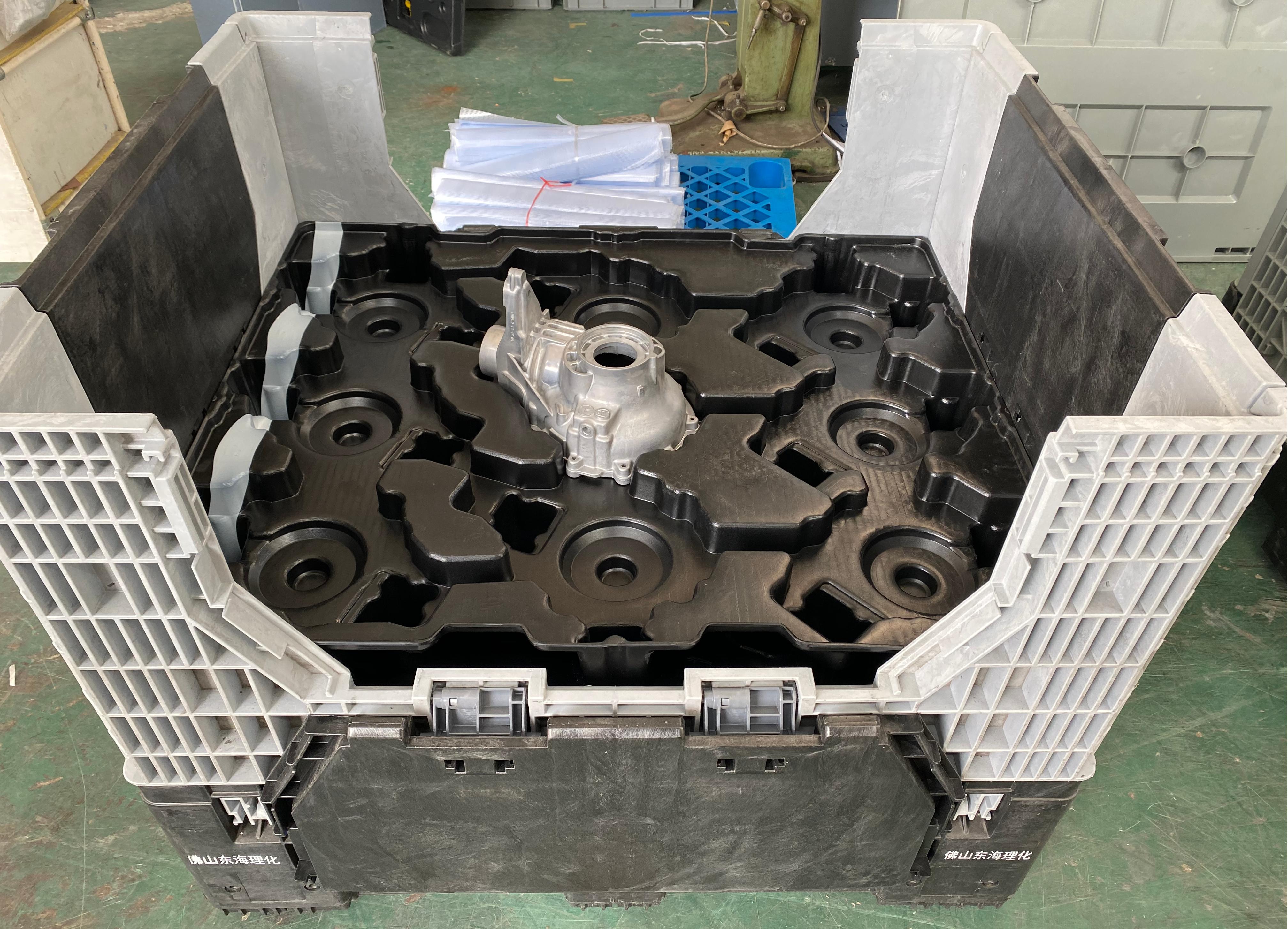 Transmission blister inner lining tray designed for secure fitting inside pallet box