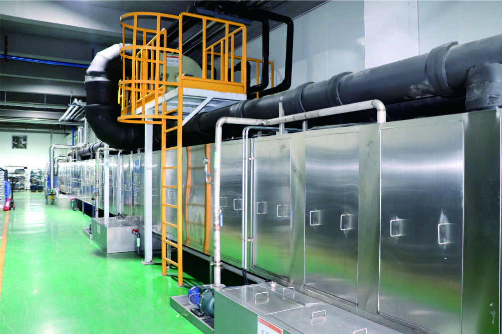 Pretreatment equipment section of an automatic coating line
