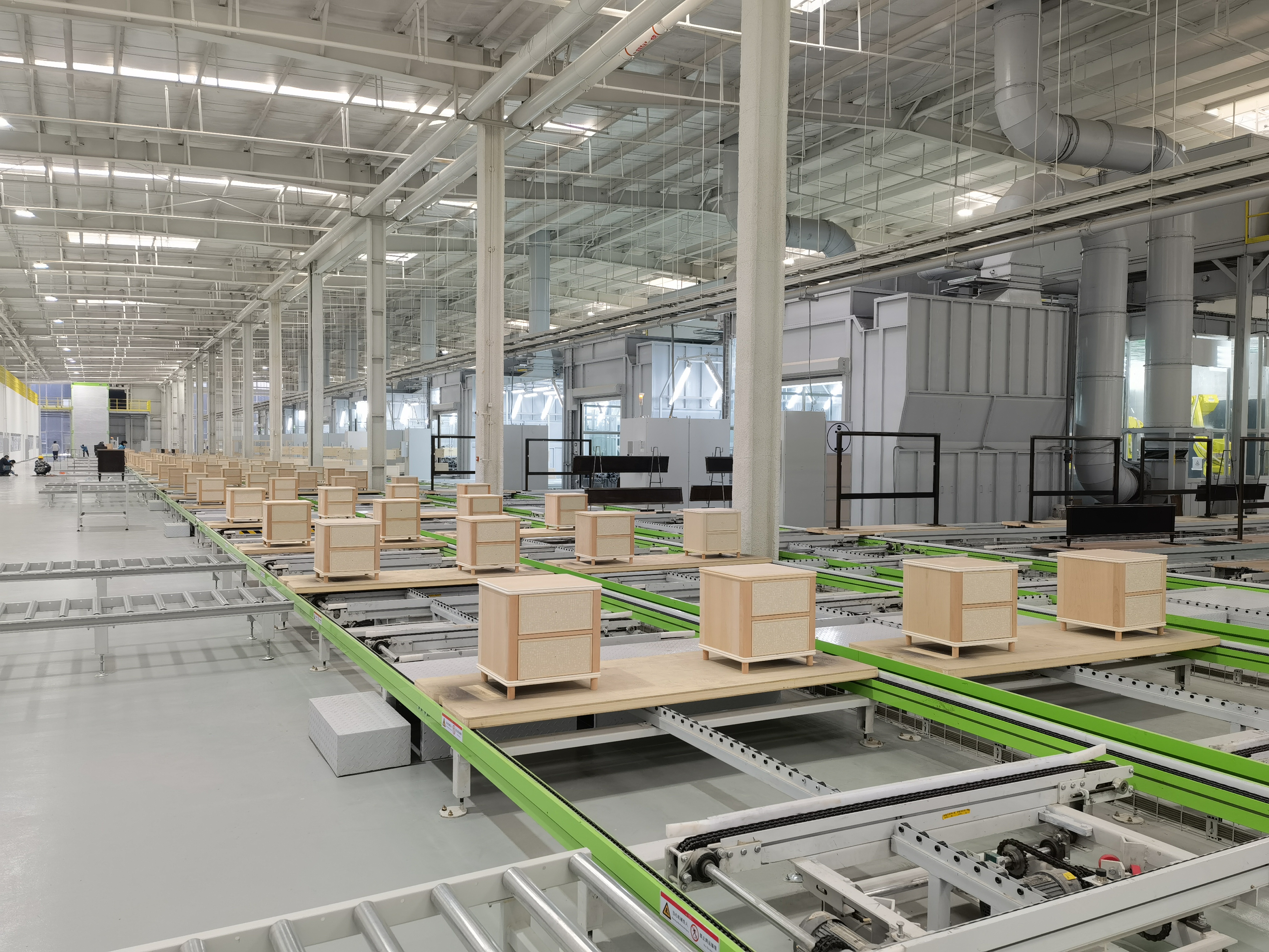 Industrial skid conveyor system for automatic coating line