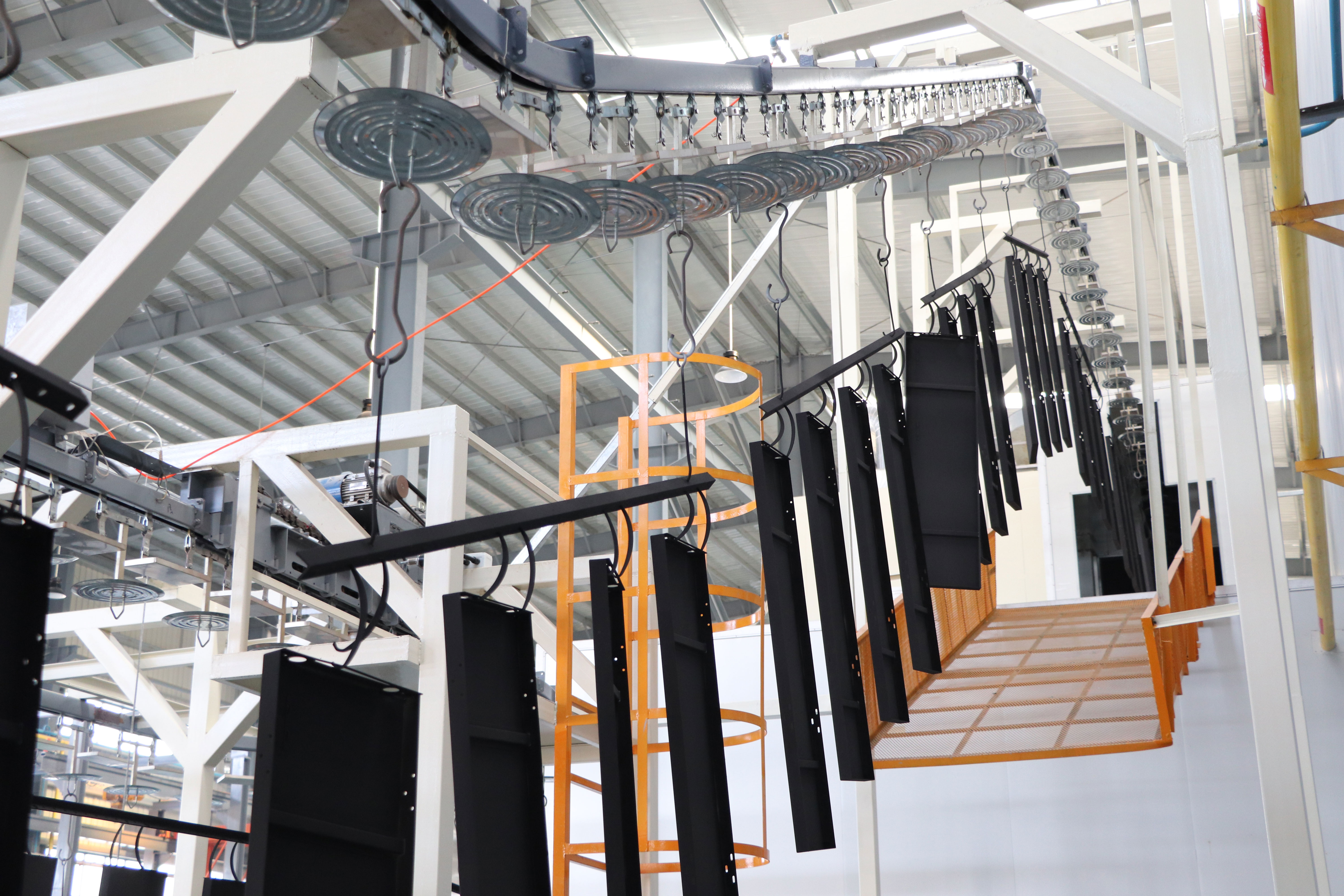 Suspended conveyor system for coating line