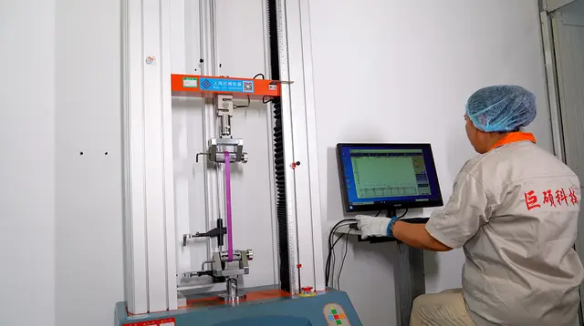 Tensile test of plastic strapping in Jushuo Packaging quality control