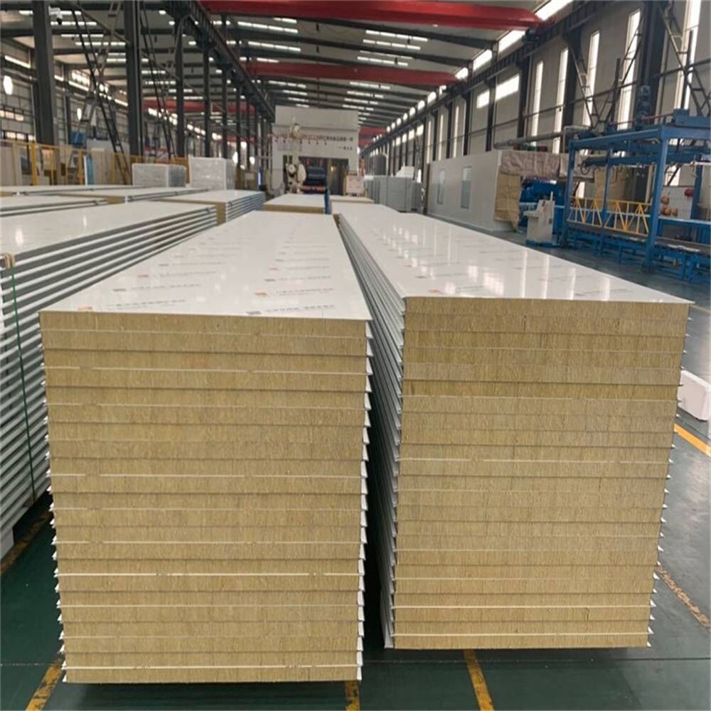 Polyurethane sandwich panel production line with insulation foam
