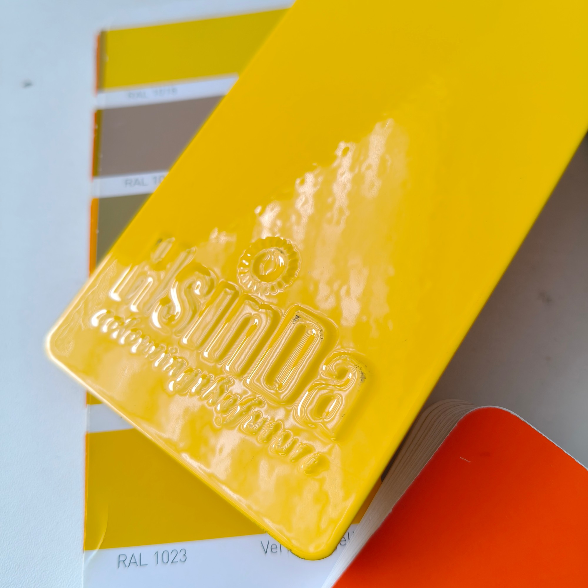 High Gloss RAL1023 Yellow Powder Coating Weather Resistant
