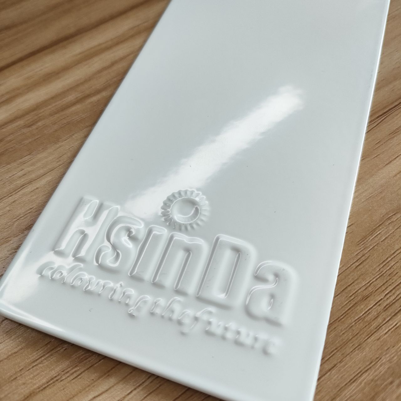 Powder coating finish with uniform gloss and consistent film thickness