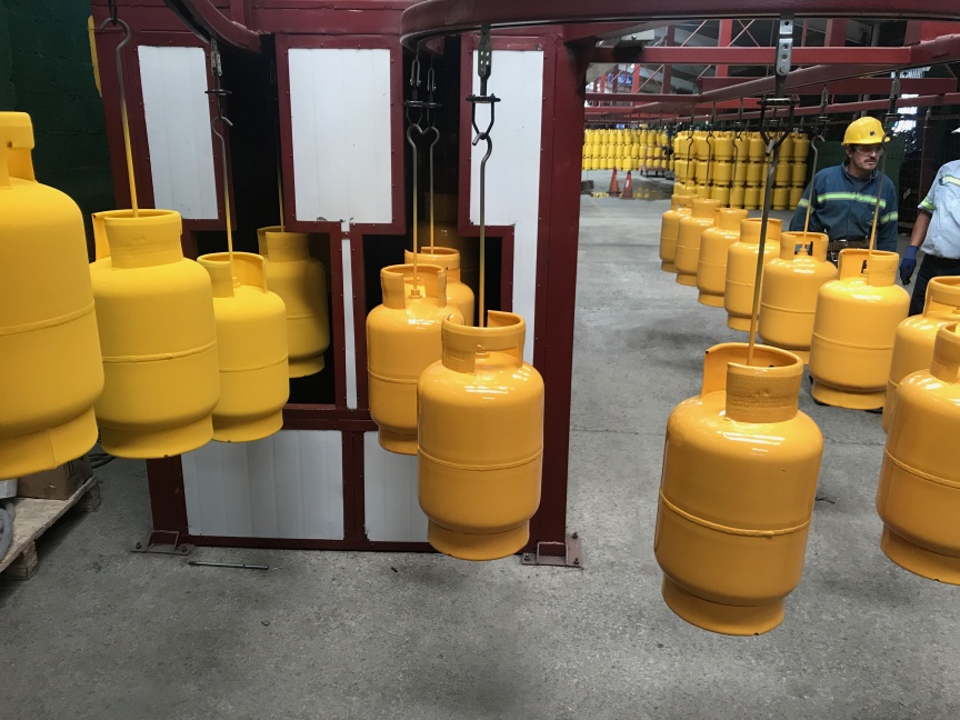 Polyester powder coating applied on industrial cylinders