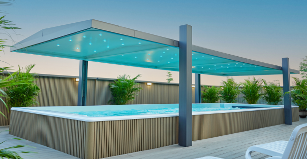 Automatic lifting cover for hot tub