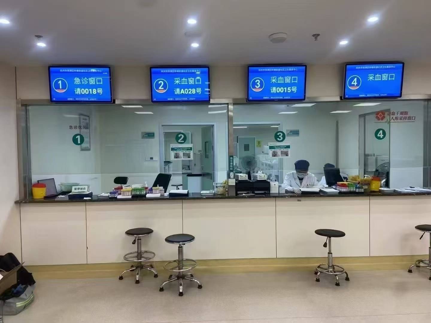 Government and smart city projects using GZKEDRO commercial displays