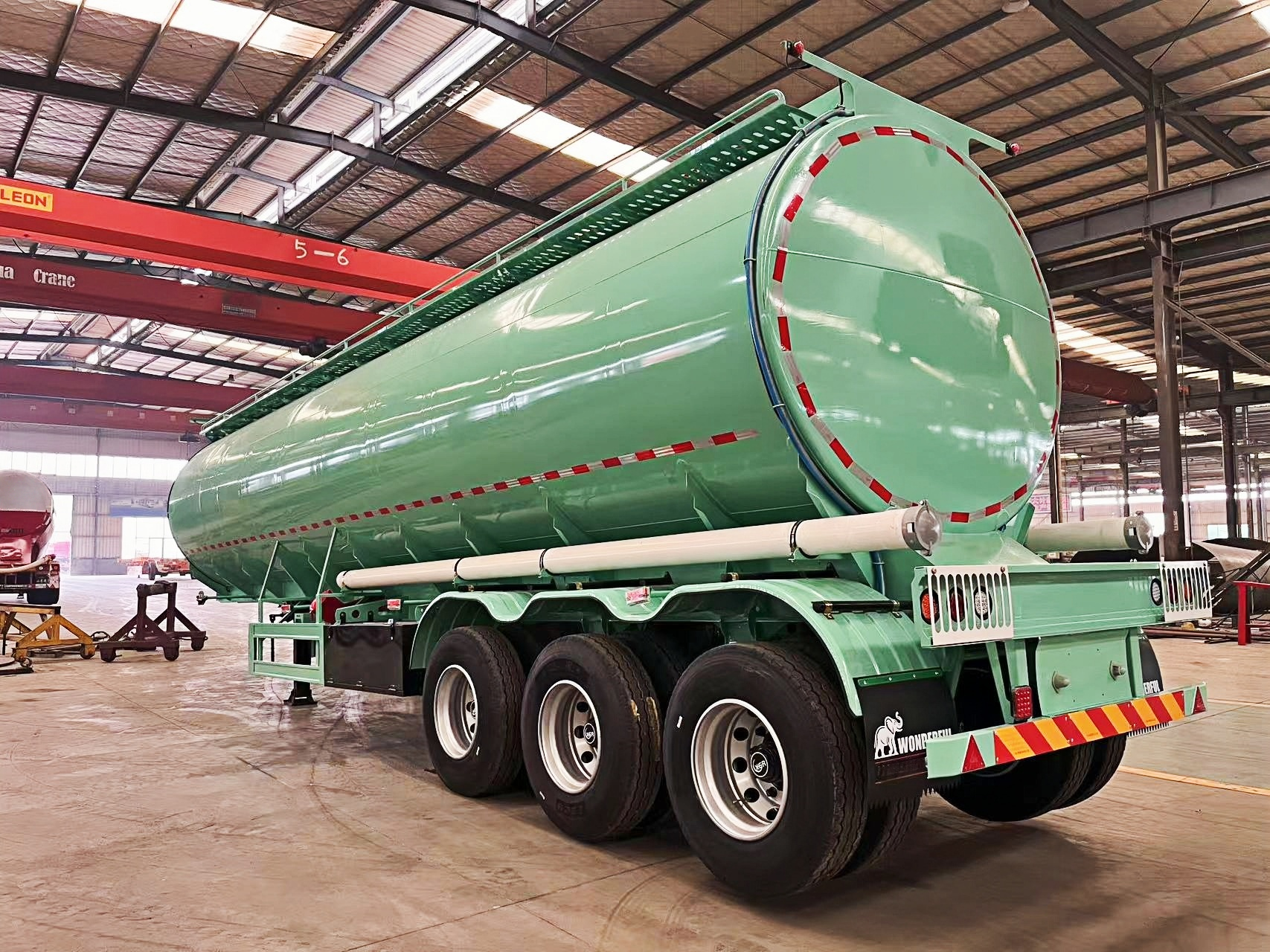 Fuel tanker trailer