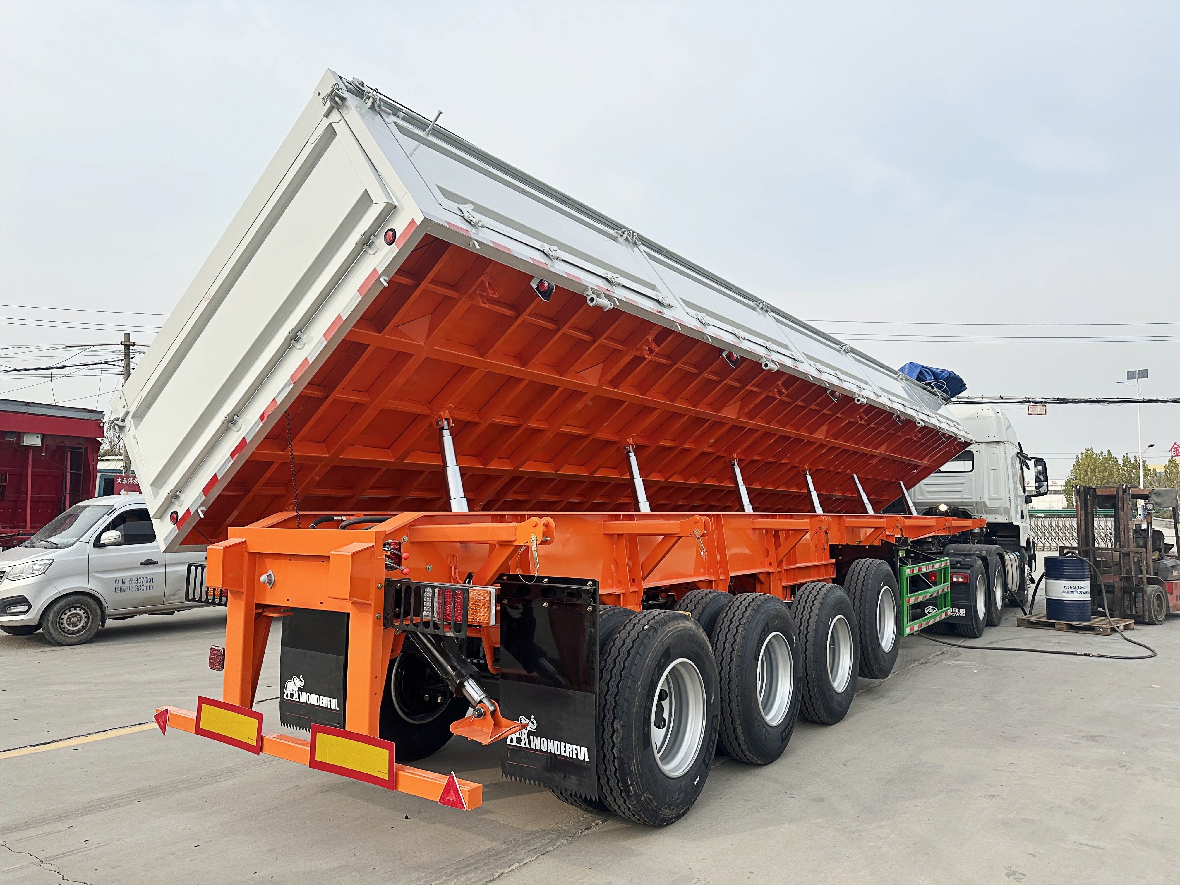 Side dump semi trailer