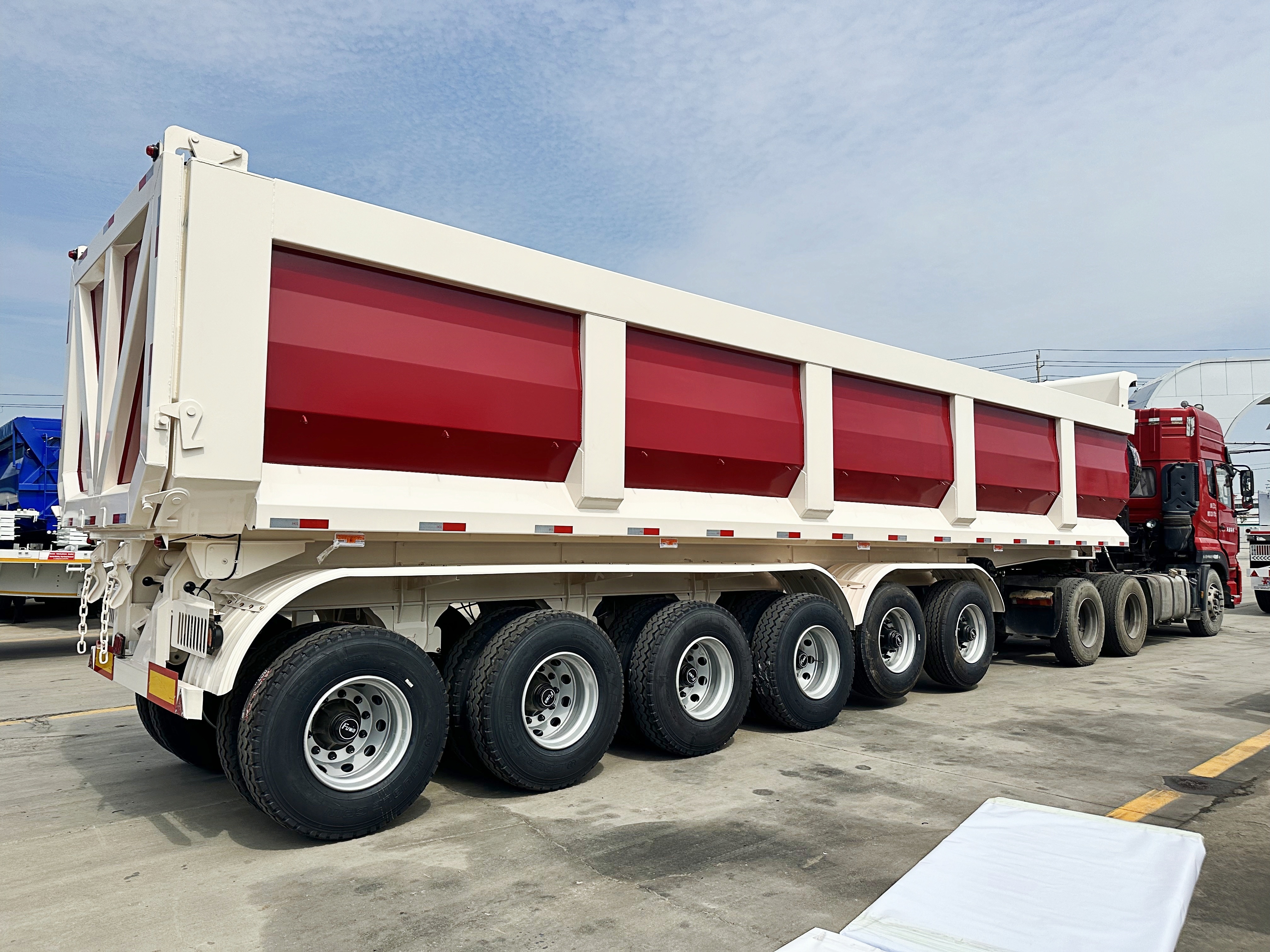 Rear dump semi trailer