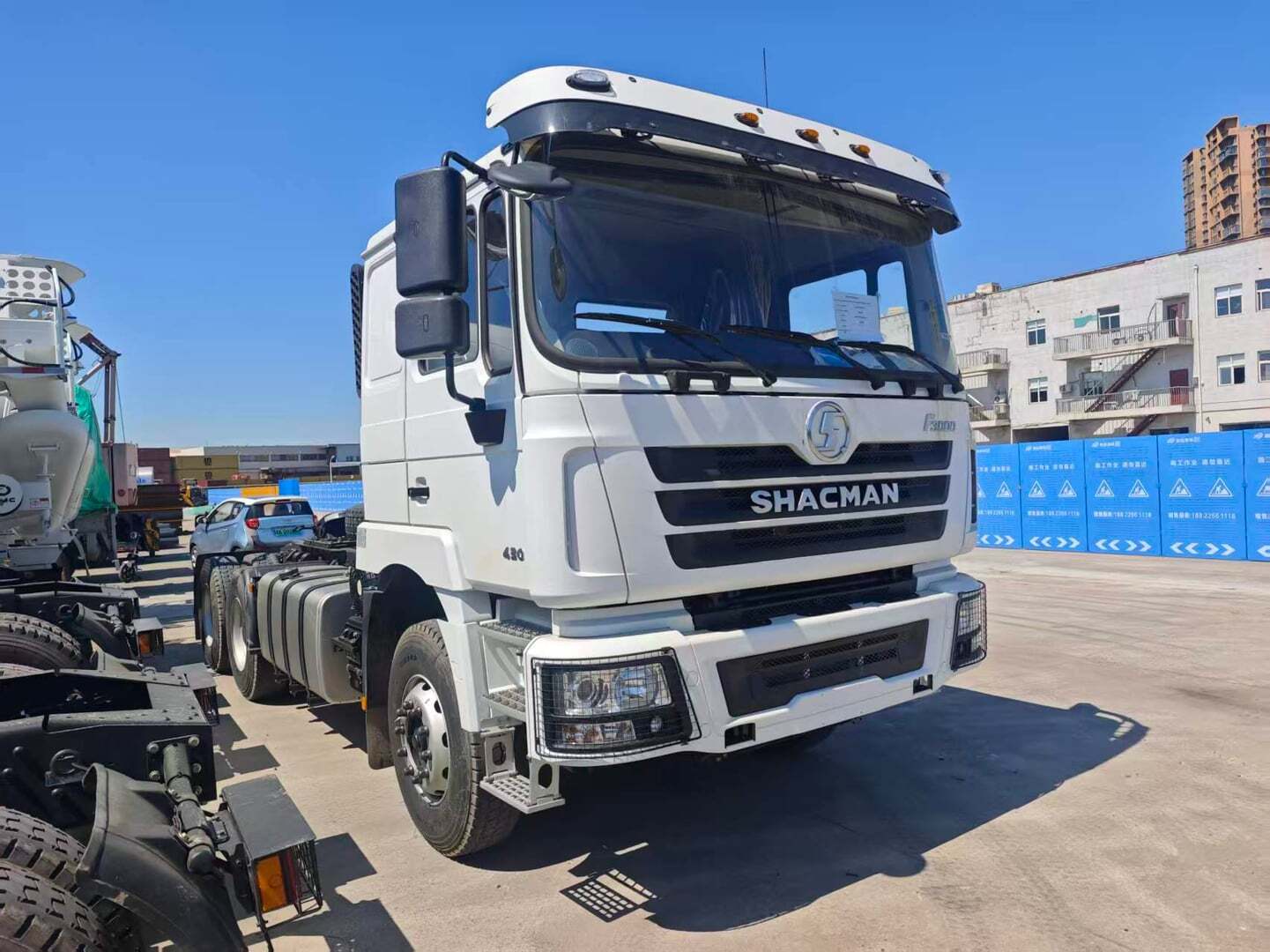 TRACTOR TRUCK