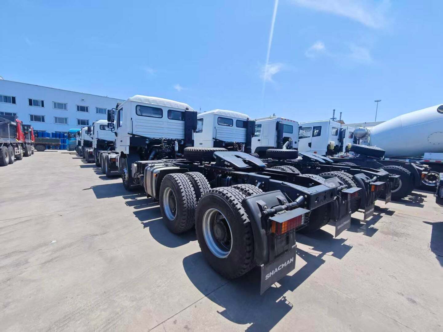 TRACTOR TRUCK