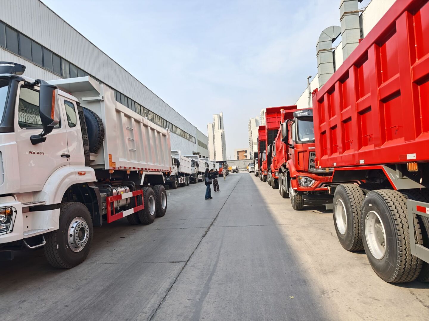 DUMP TRUCK