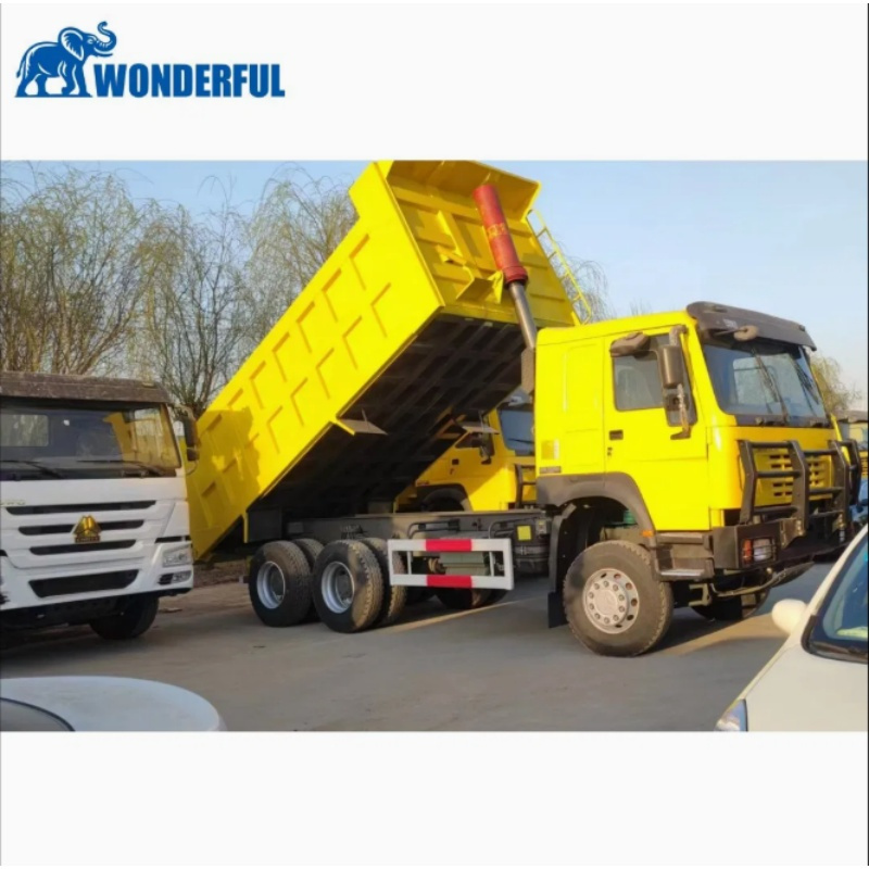 DUMP TRUCK