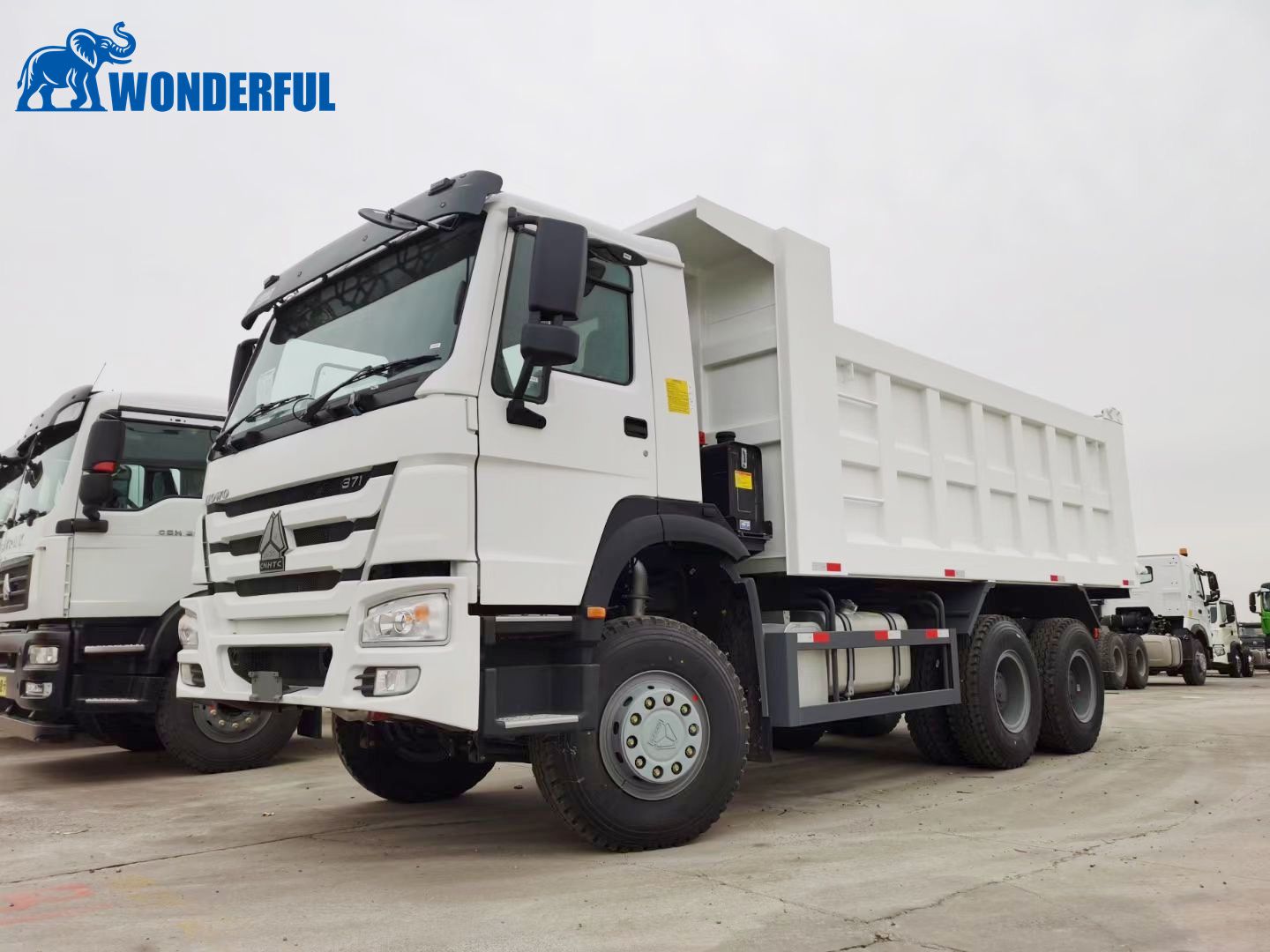 DUMP TRUCK