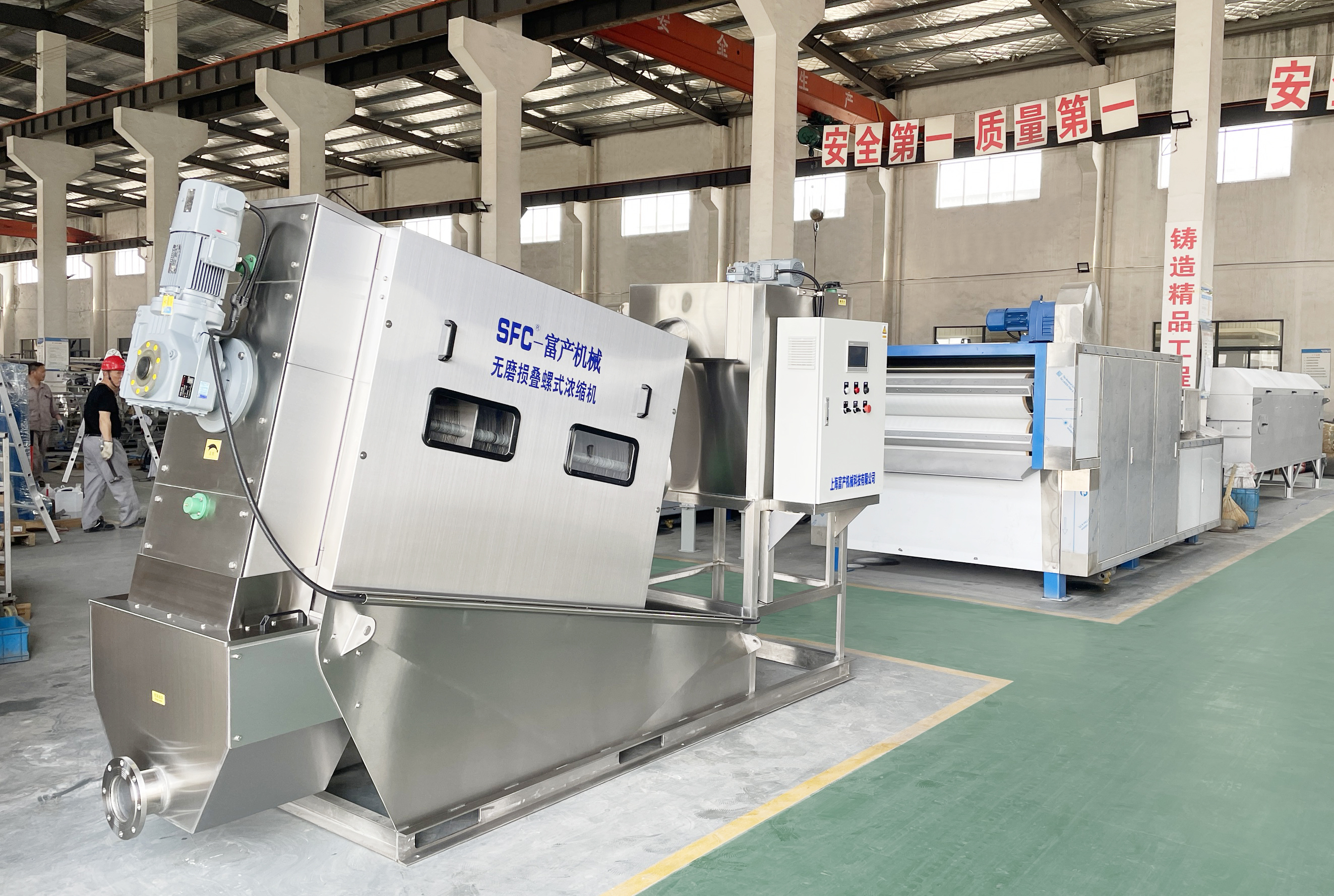 Wear-free screw press SRD-301 for oily sludge - side view