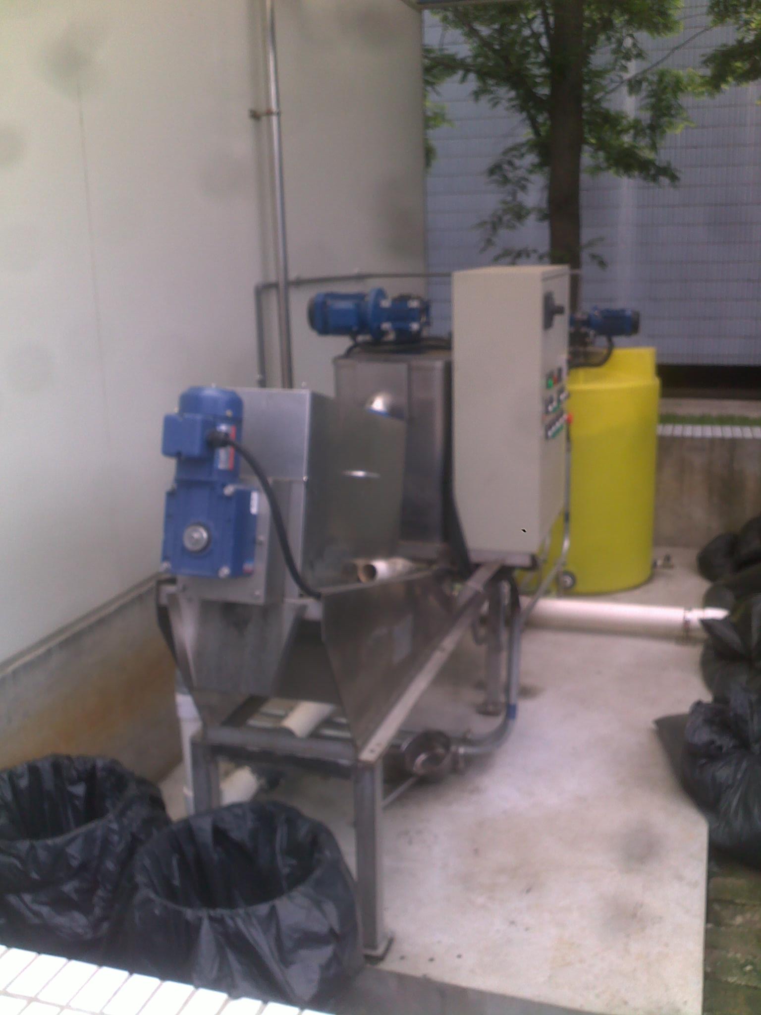 DL-201 screw press dewatering machine front view