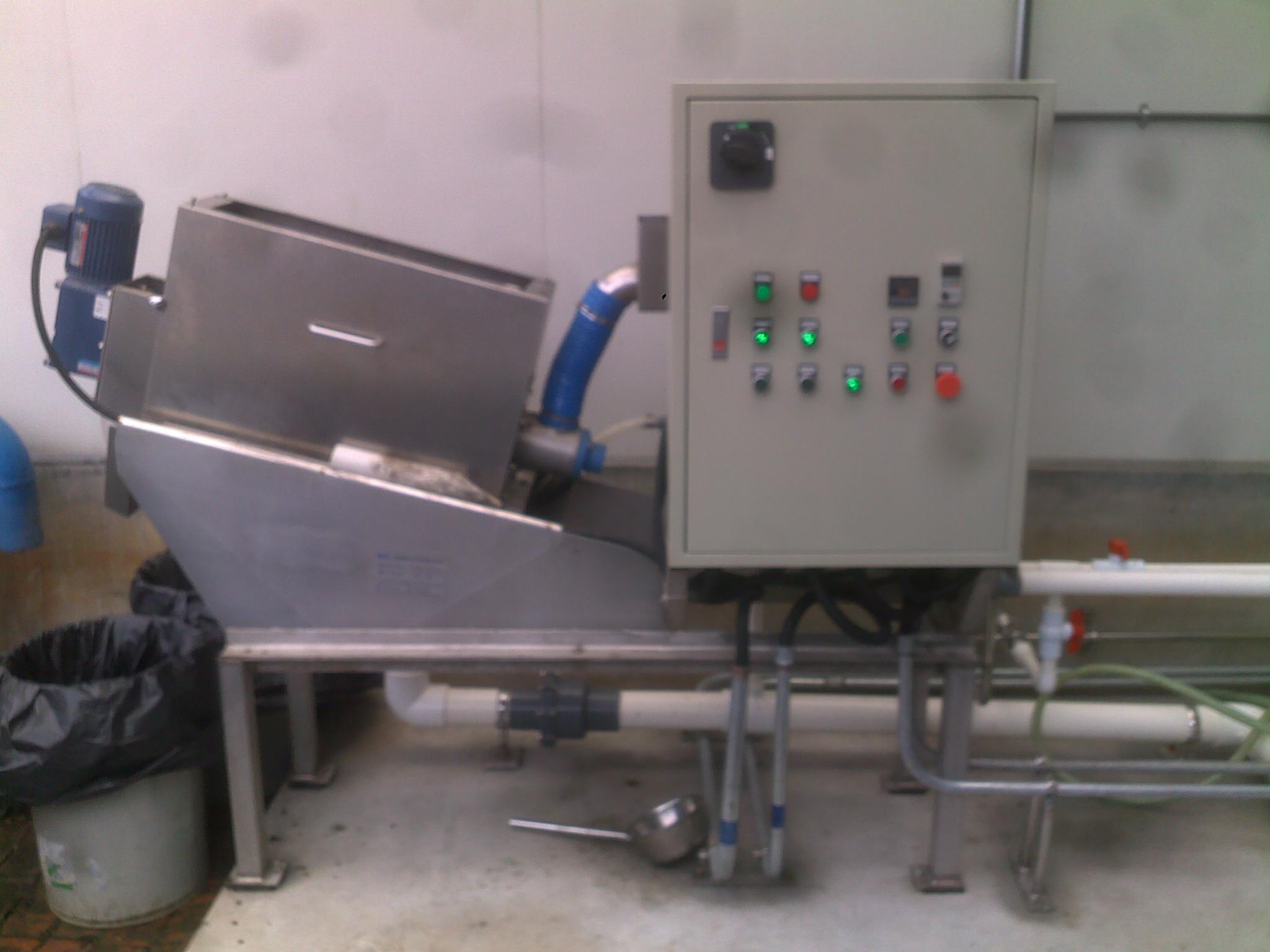 DL-201 Screw Press Dewaterer at Roche pharmaceutical plant