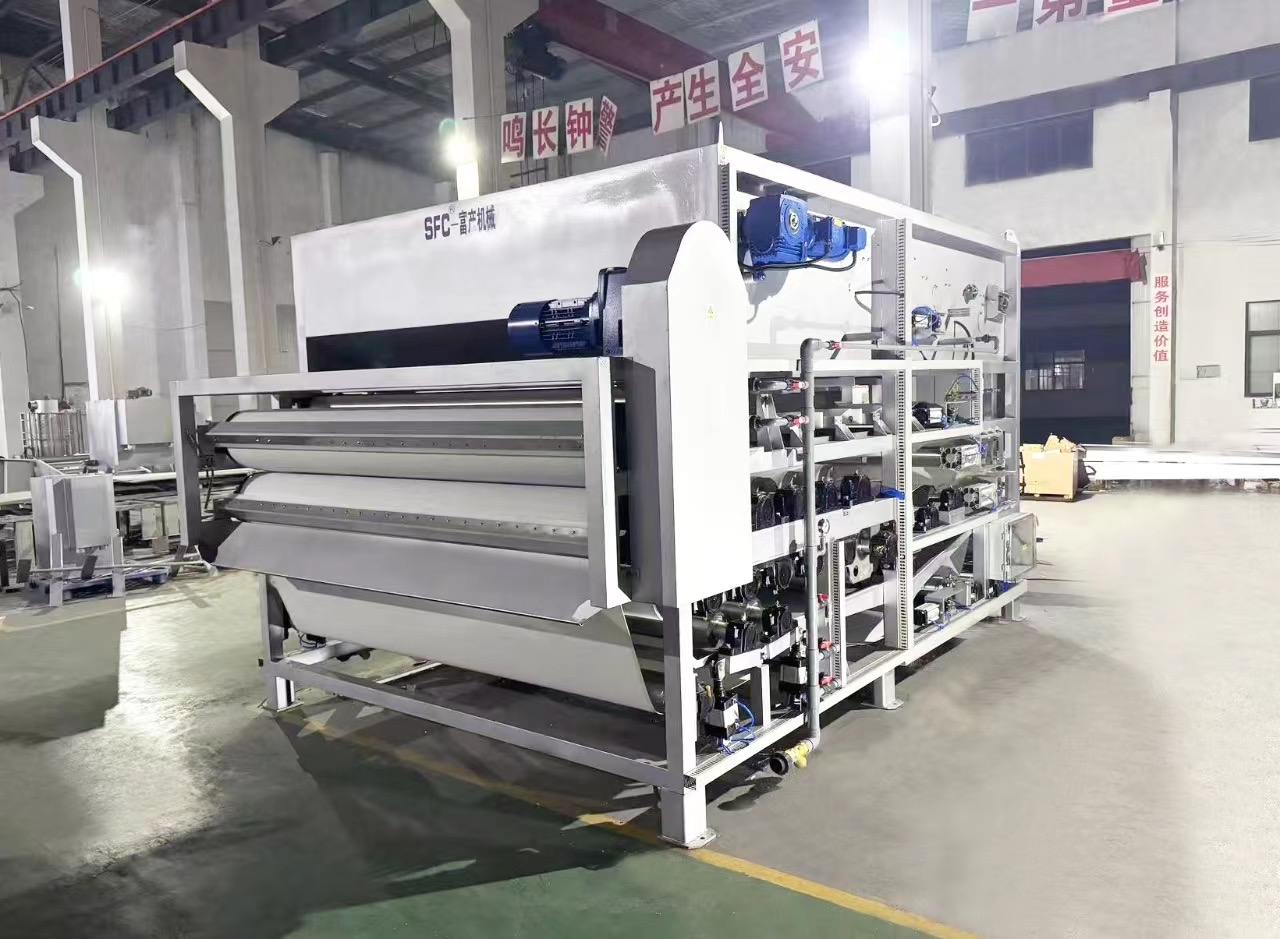 GDY-1000 belt press dewatering machine side view in operation