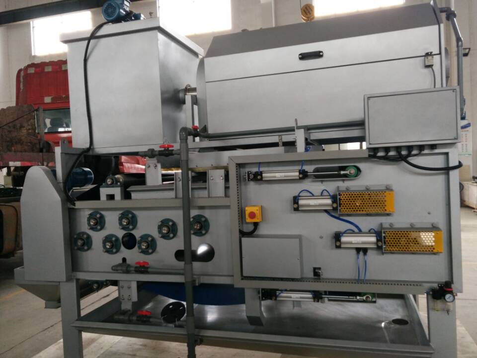 Factory preparation of FTB-1000 rotary drum sludge dewatering machine before export