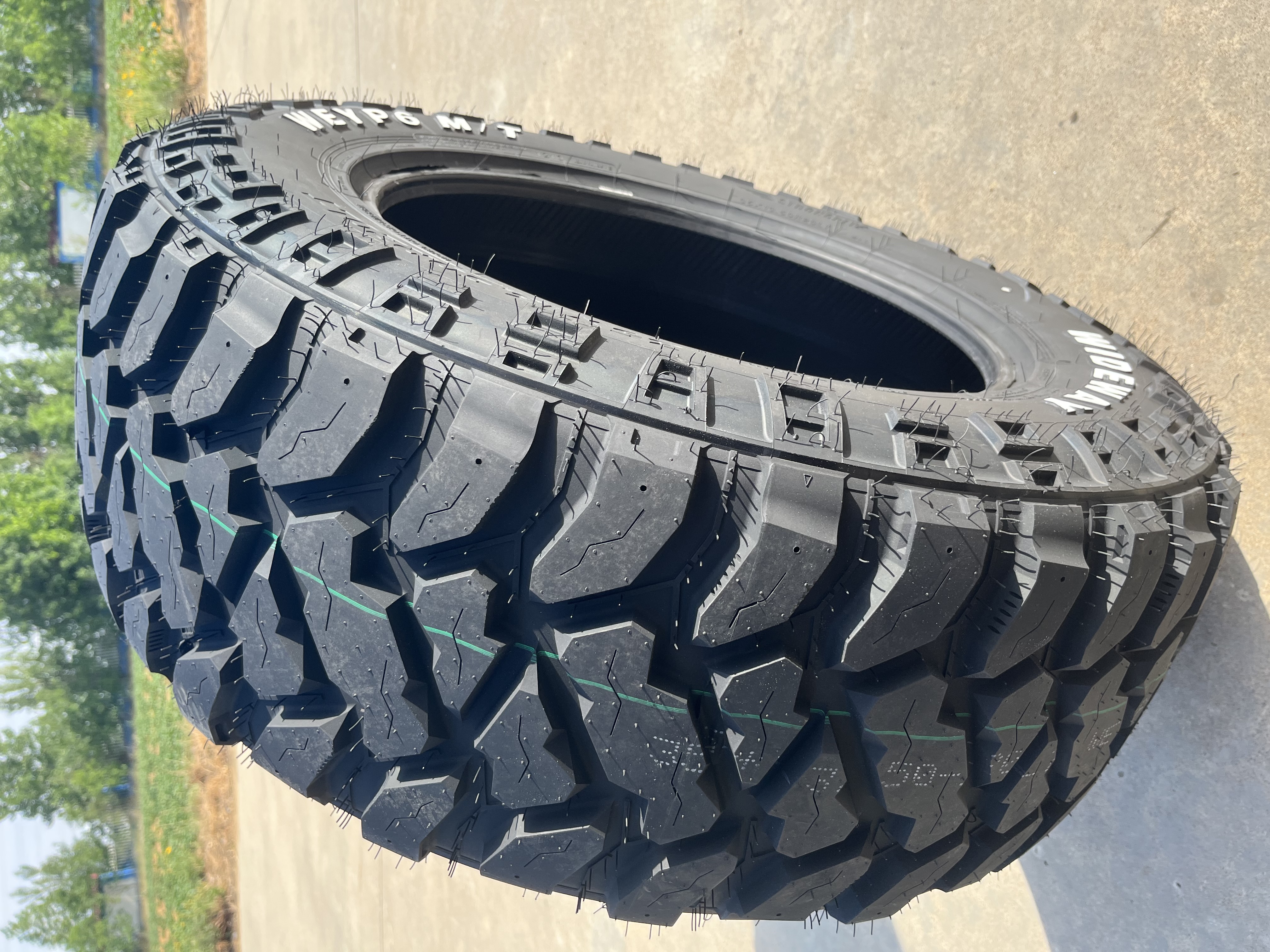 37X12.5R17LT High-Speed Stability Off-Road Tire for 4x4 Vehicles