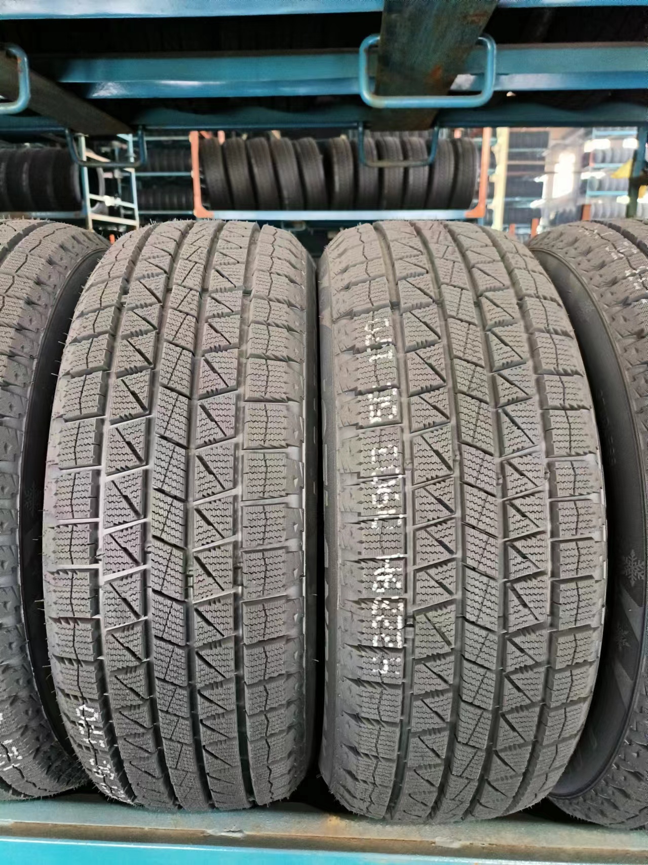 PASSENGER CAR TIRE