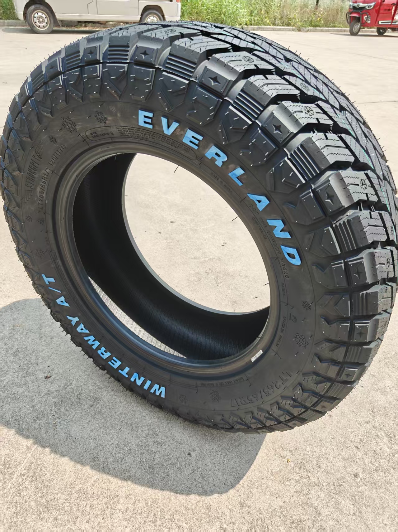 OFF-ROAD TIRE