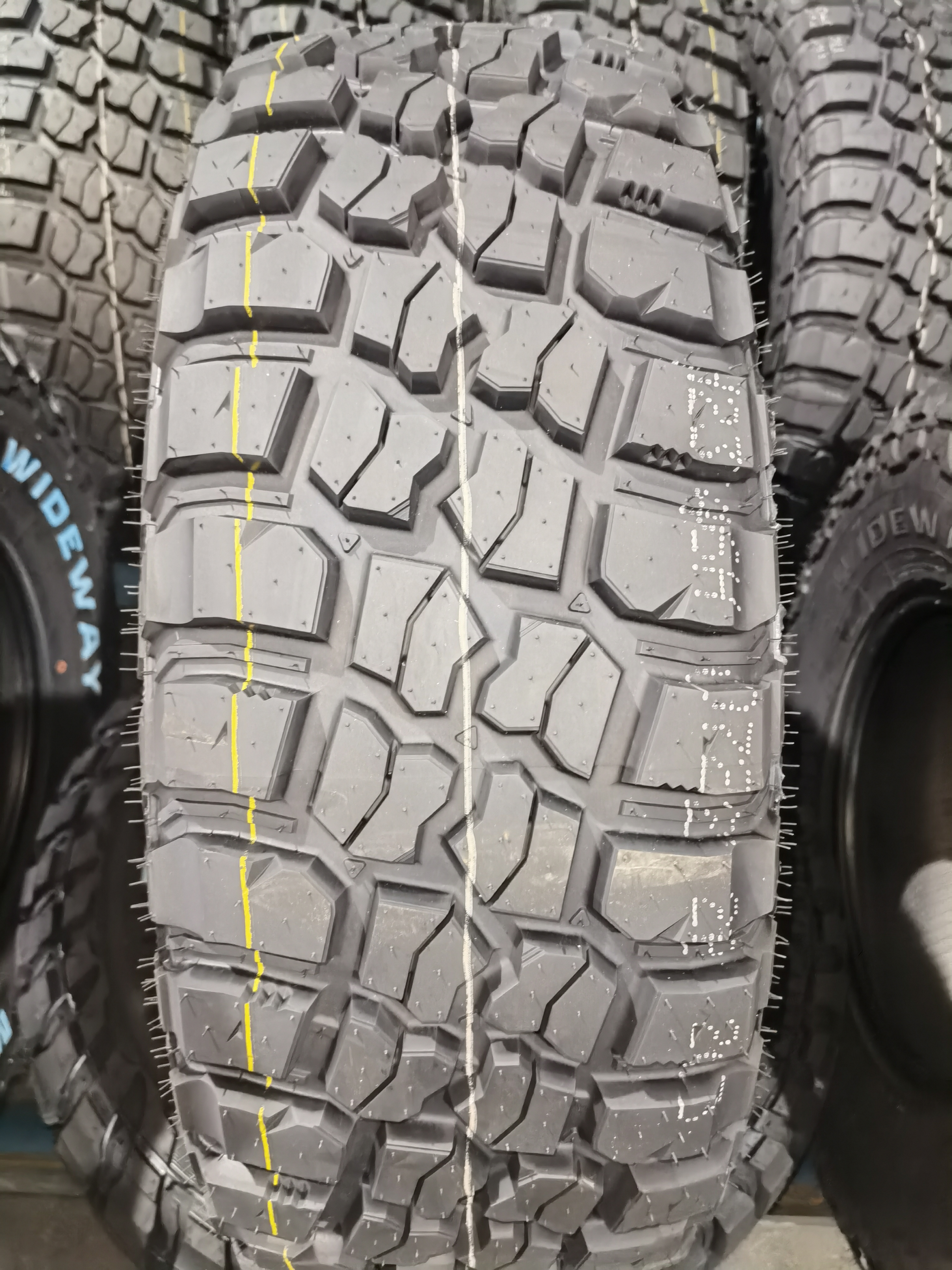 OFF-ROAD TIRE