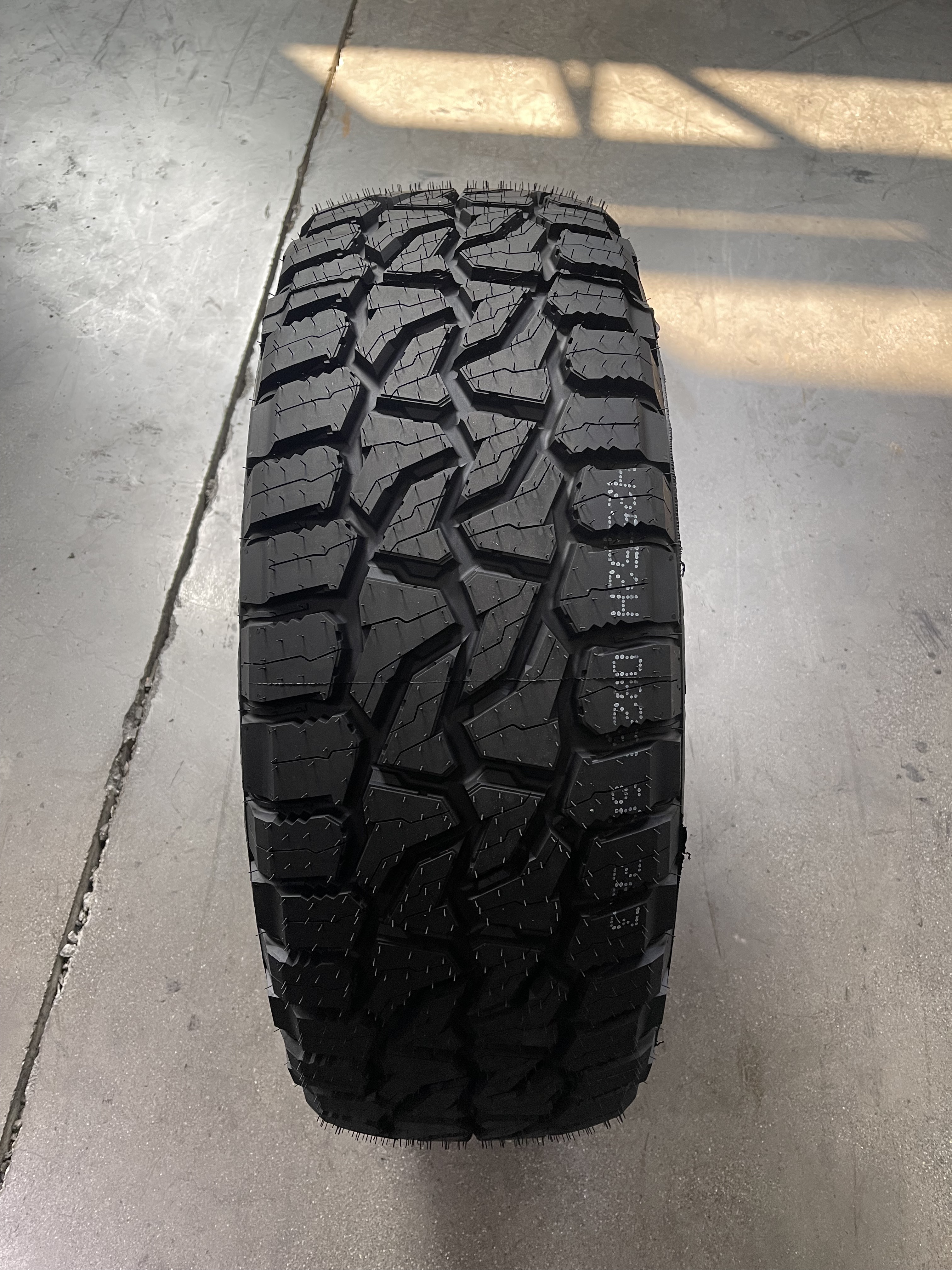 RPOWERWAY R/T LT265/75R16 tire close-up