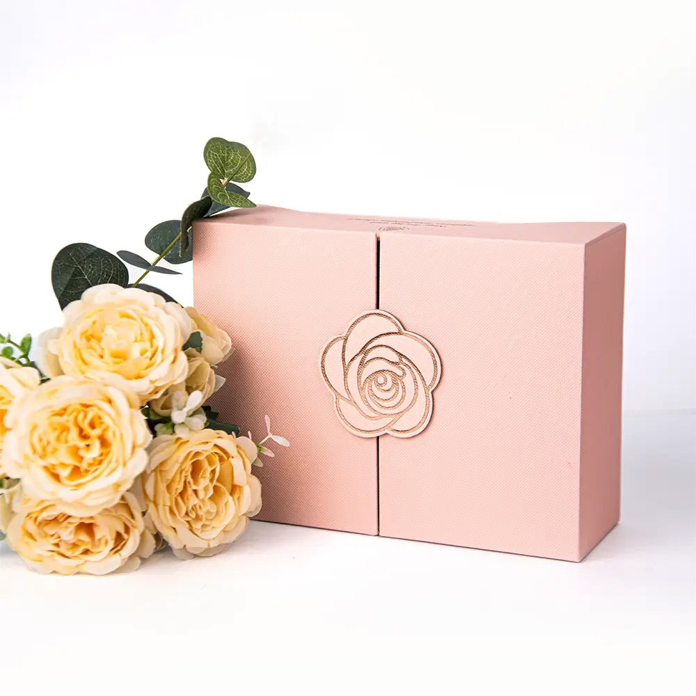 Custom rigid gift box with elegant finishing