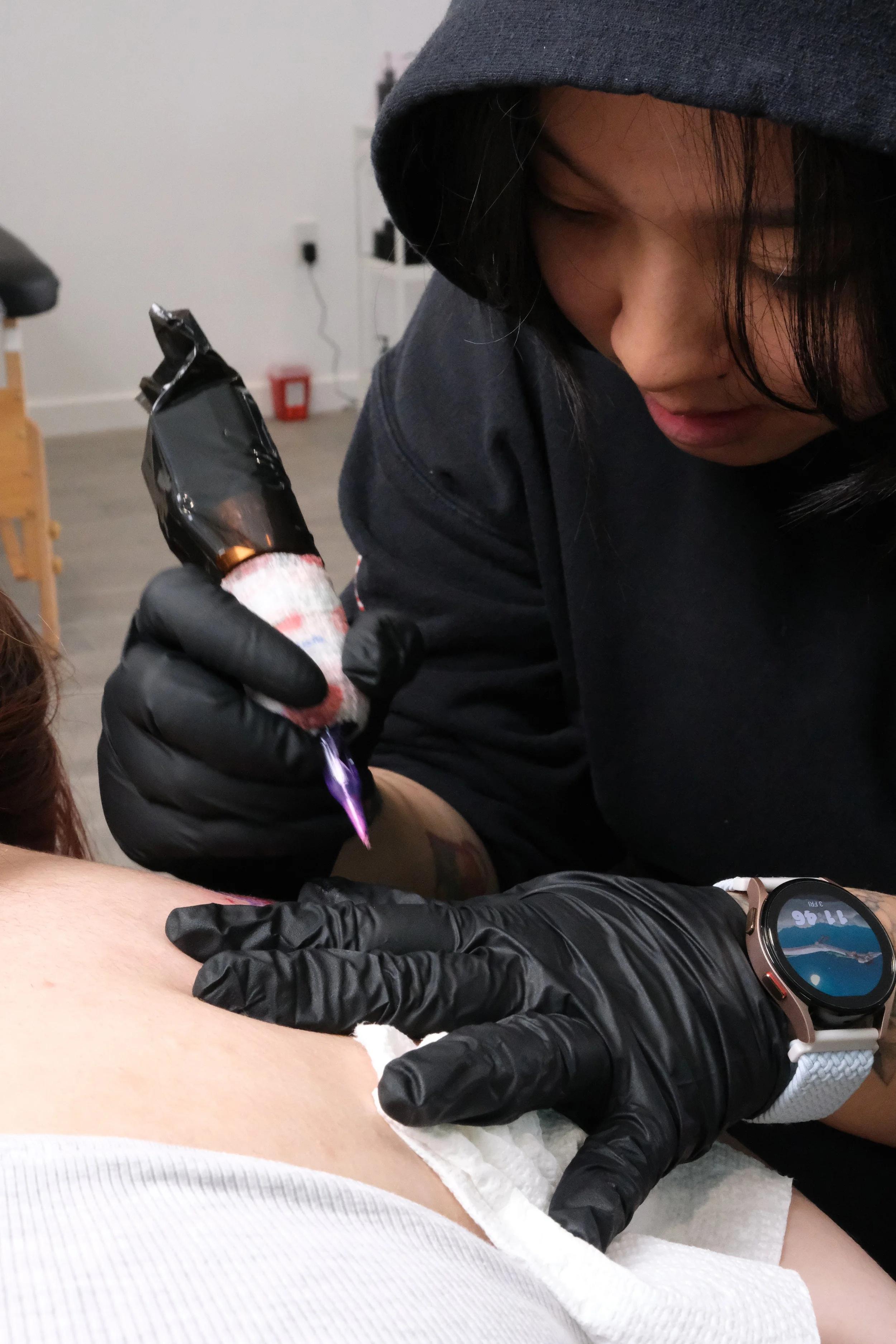 Tattoo artist using SPACEDRAGON cartridge for PMU procedure