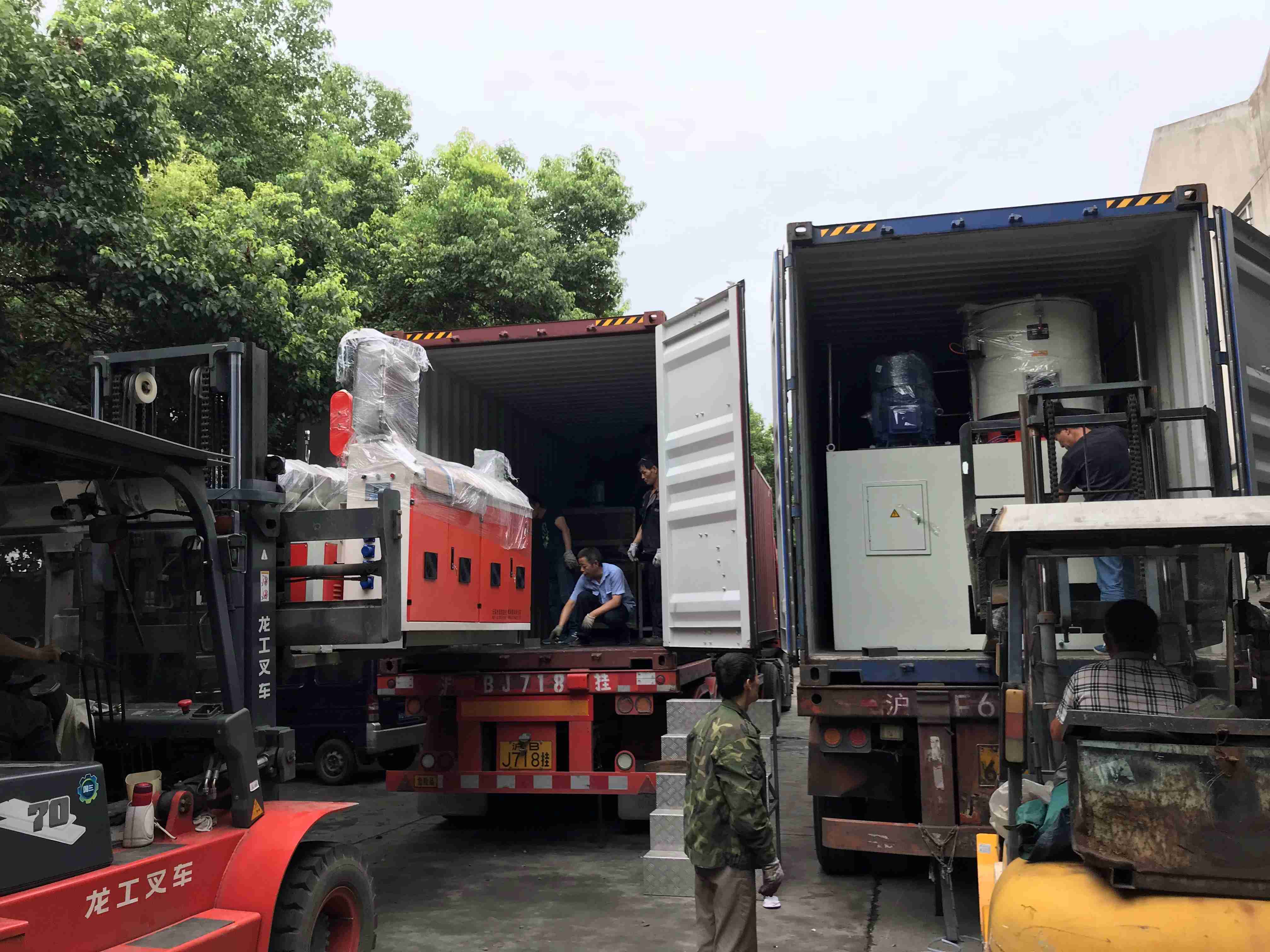 Container loading of a JKS PVC hollow wall panel extrusion line for delivery to Vietnam
