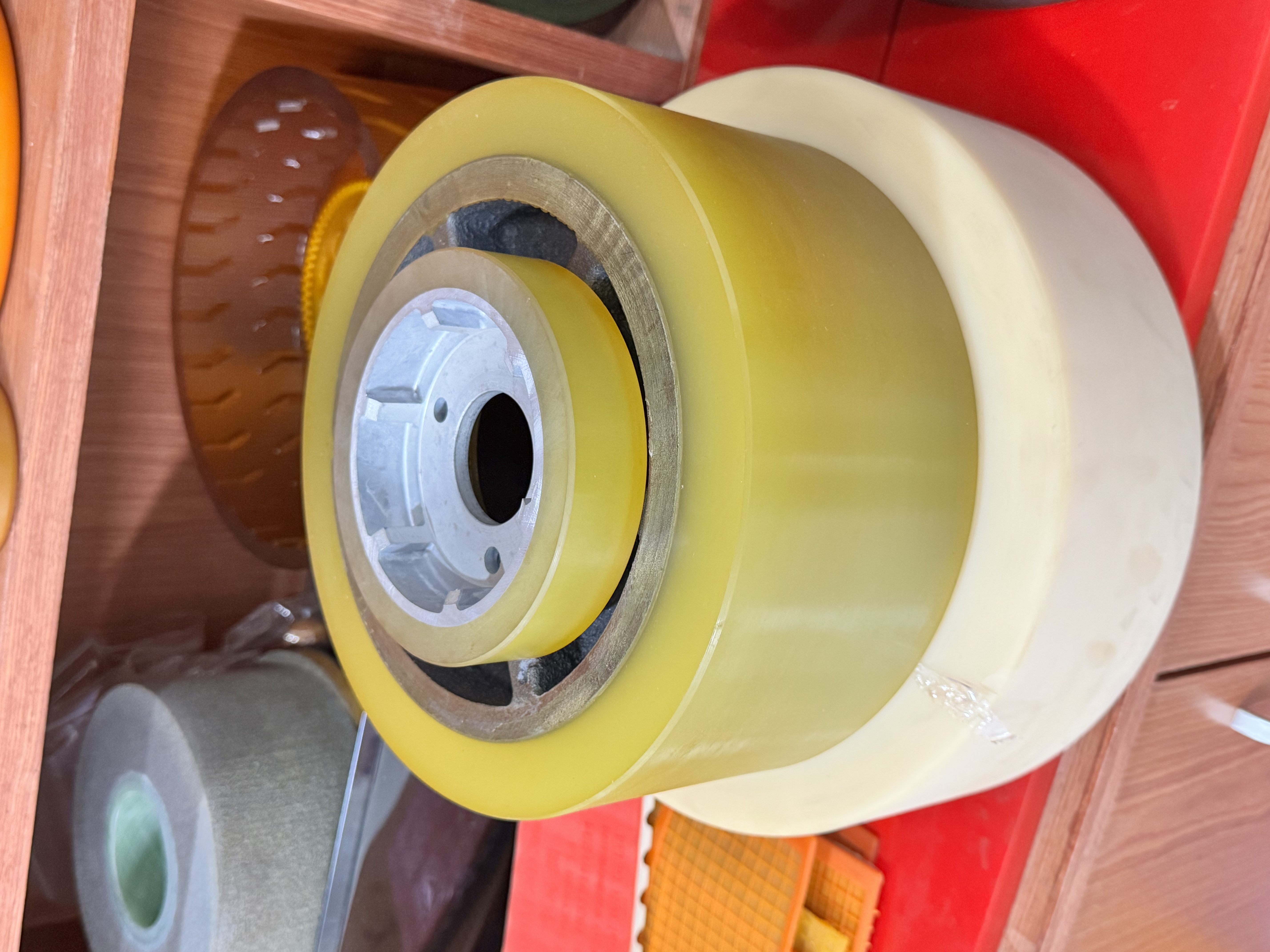 Double layer polyurethane drawing wheel used in wire and cable industry