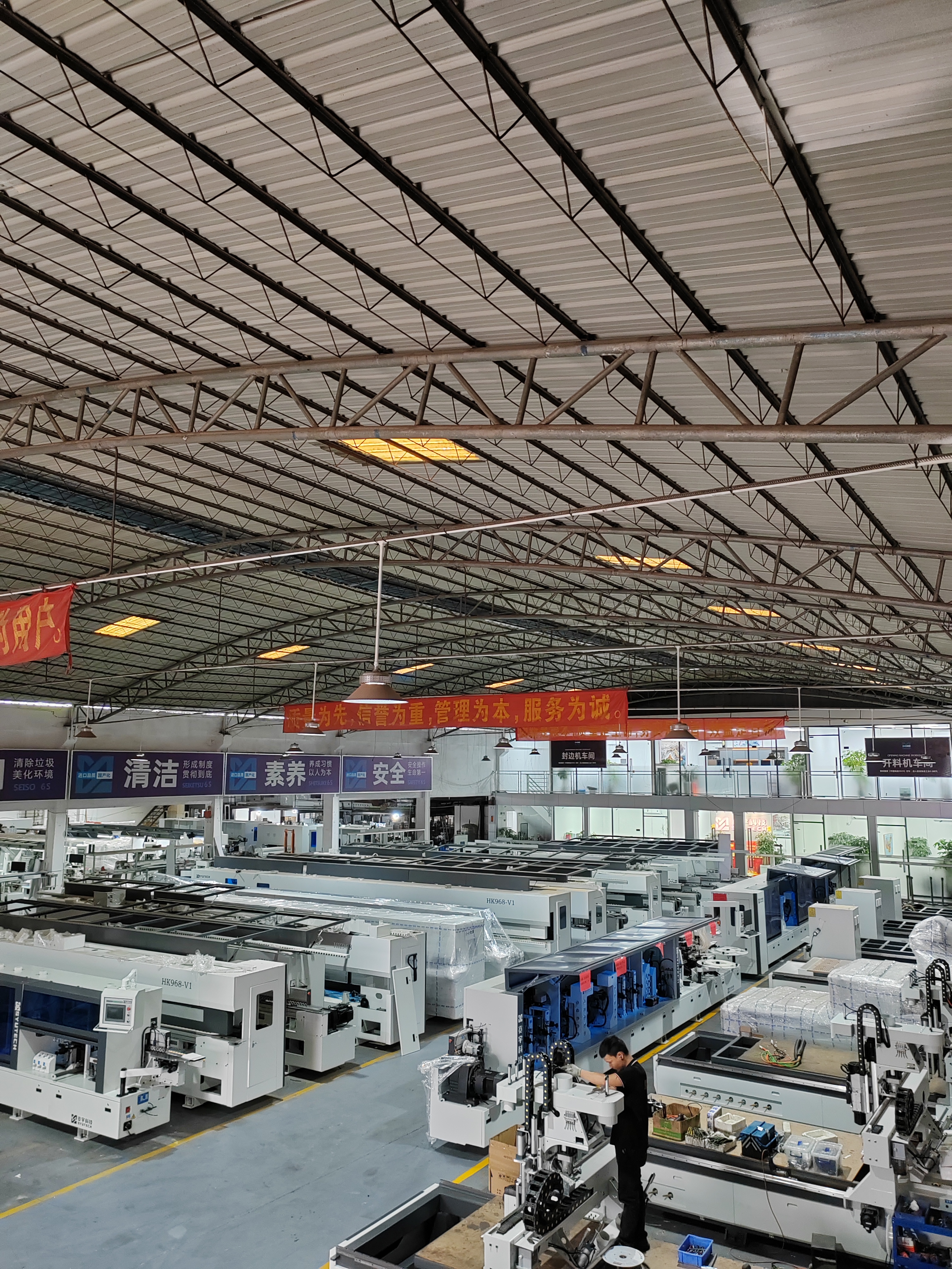 SYUTECH factory production line with CNC machines