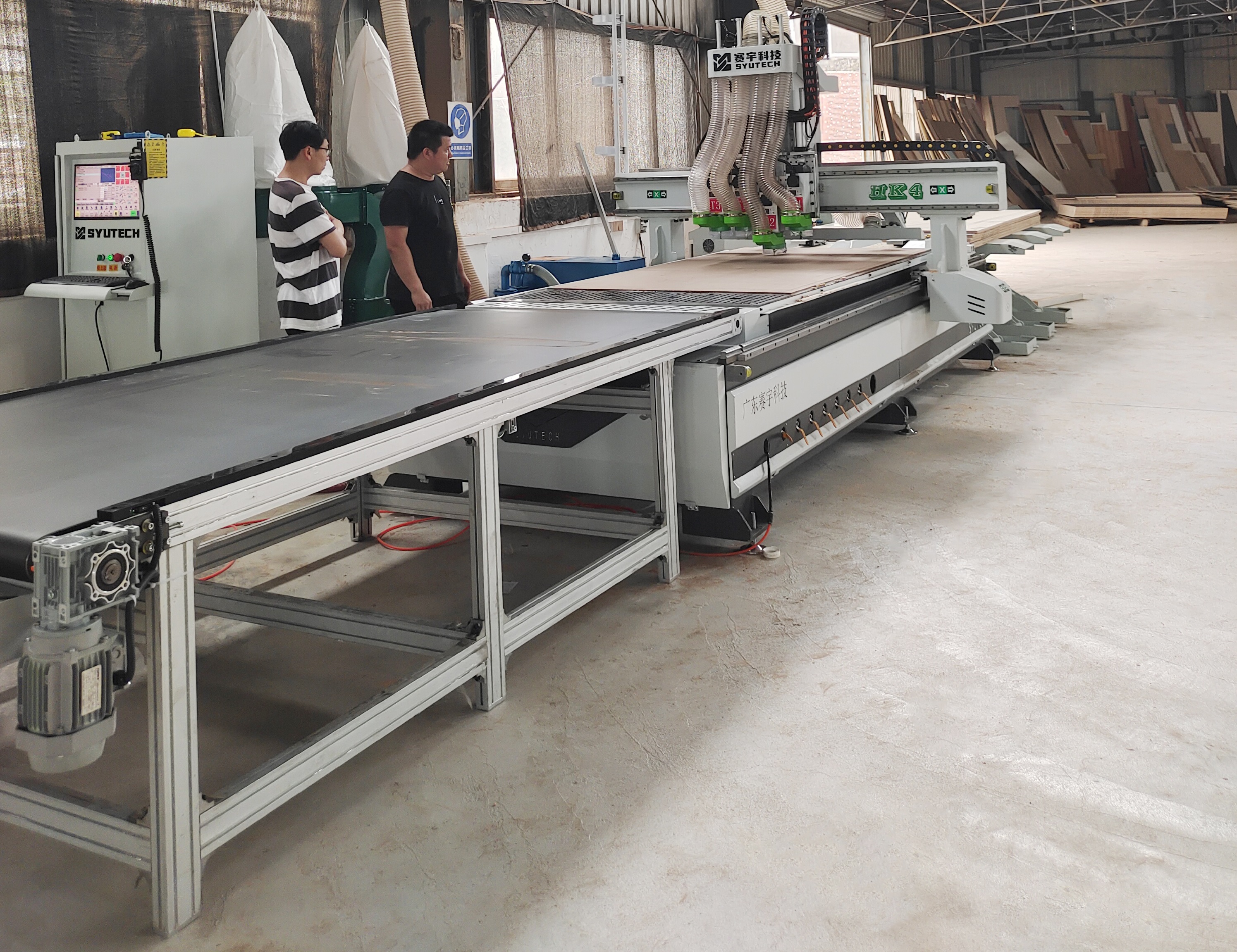 CNC router line with conveyor