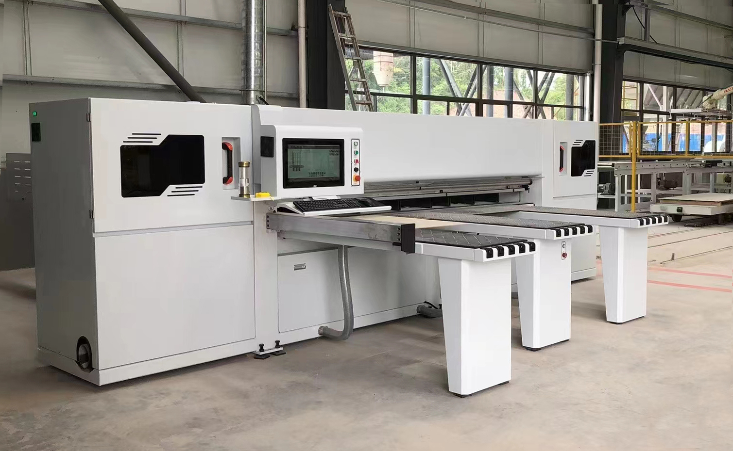 HK330 Beam Saw Operating HK330 beam saw machinery in operation