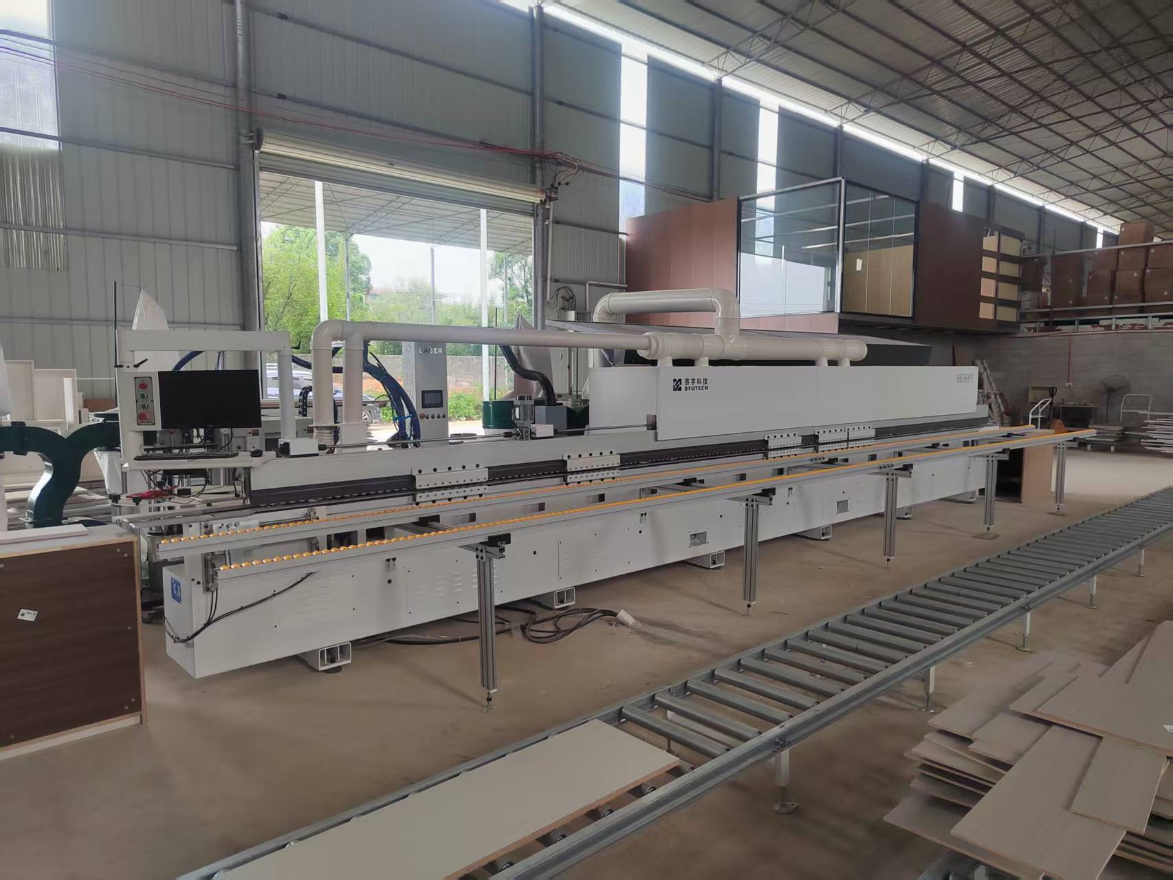 SYUTECH edge banding machine close-up