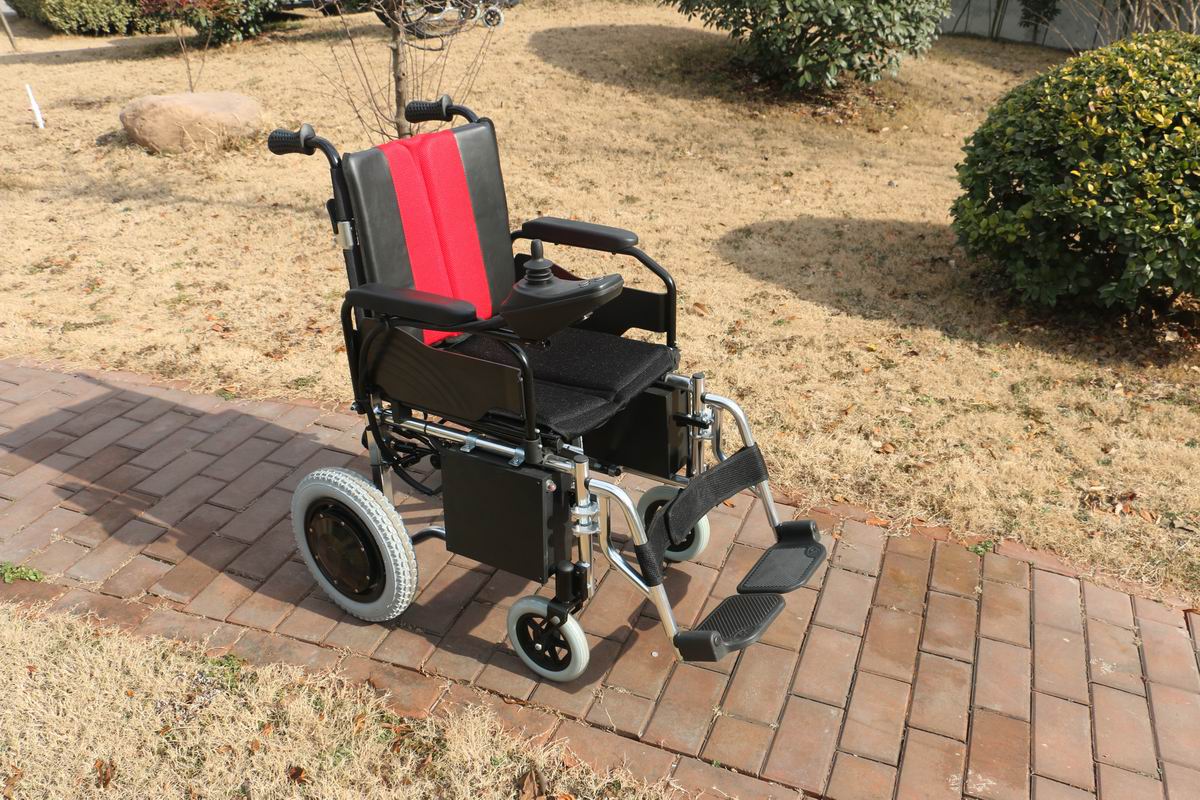 Electric wheelchair fitted with wheel hub motor