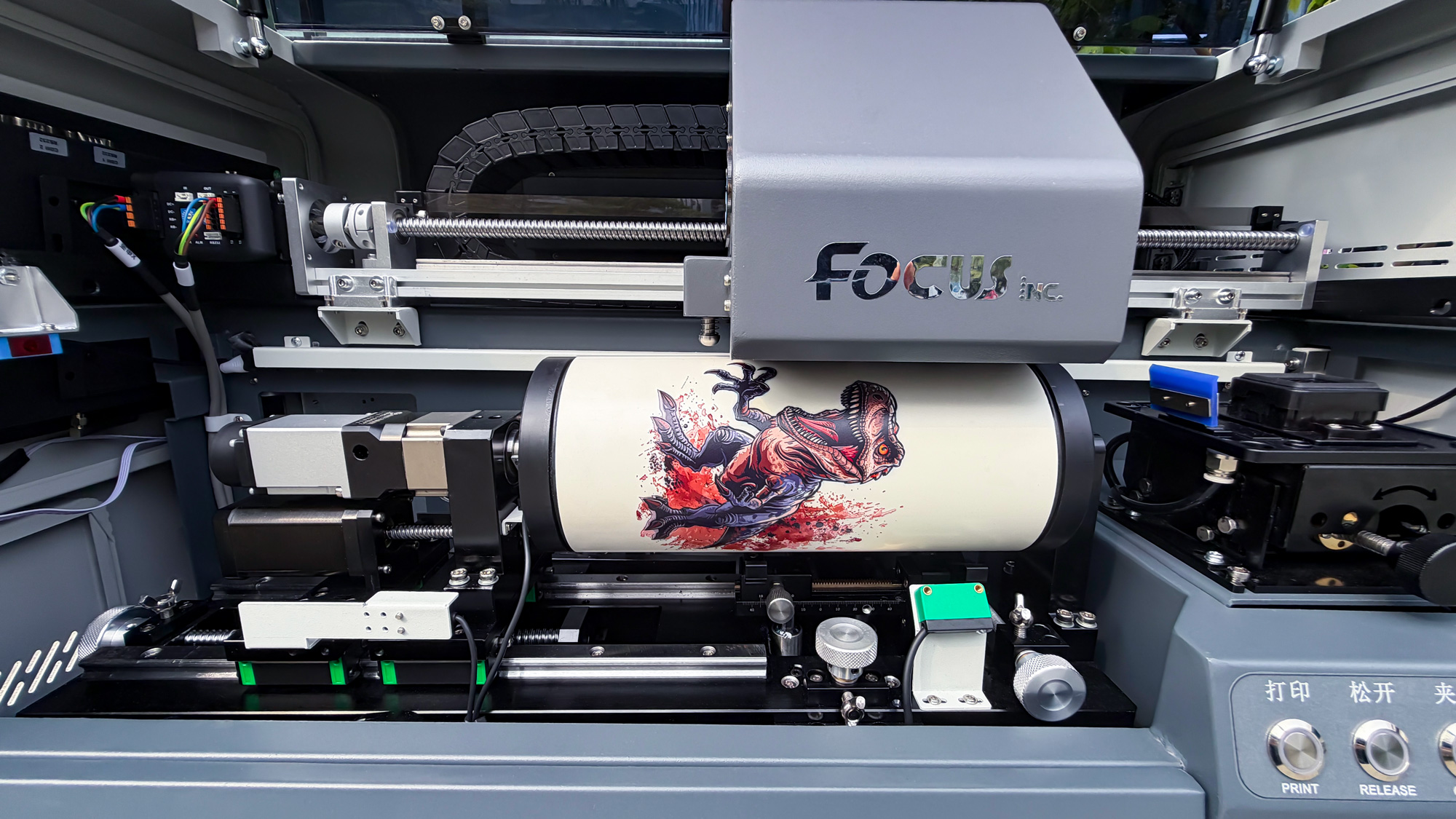 Multi-axis real-time fully automated motion control printing technology ensures printing accuracy and efficiency.
