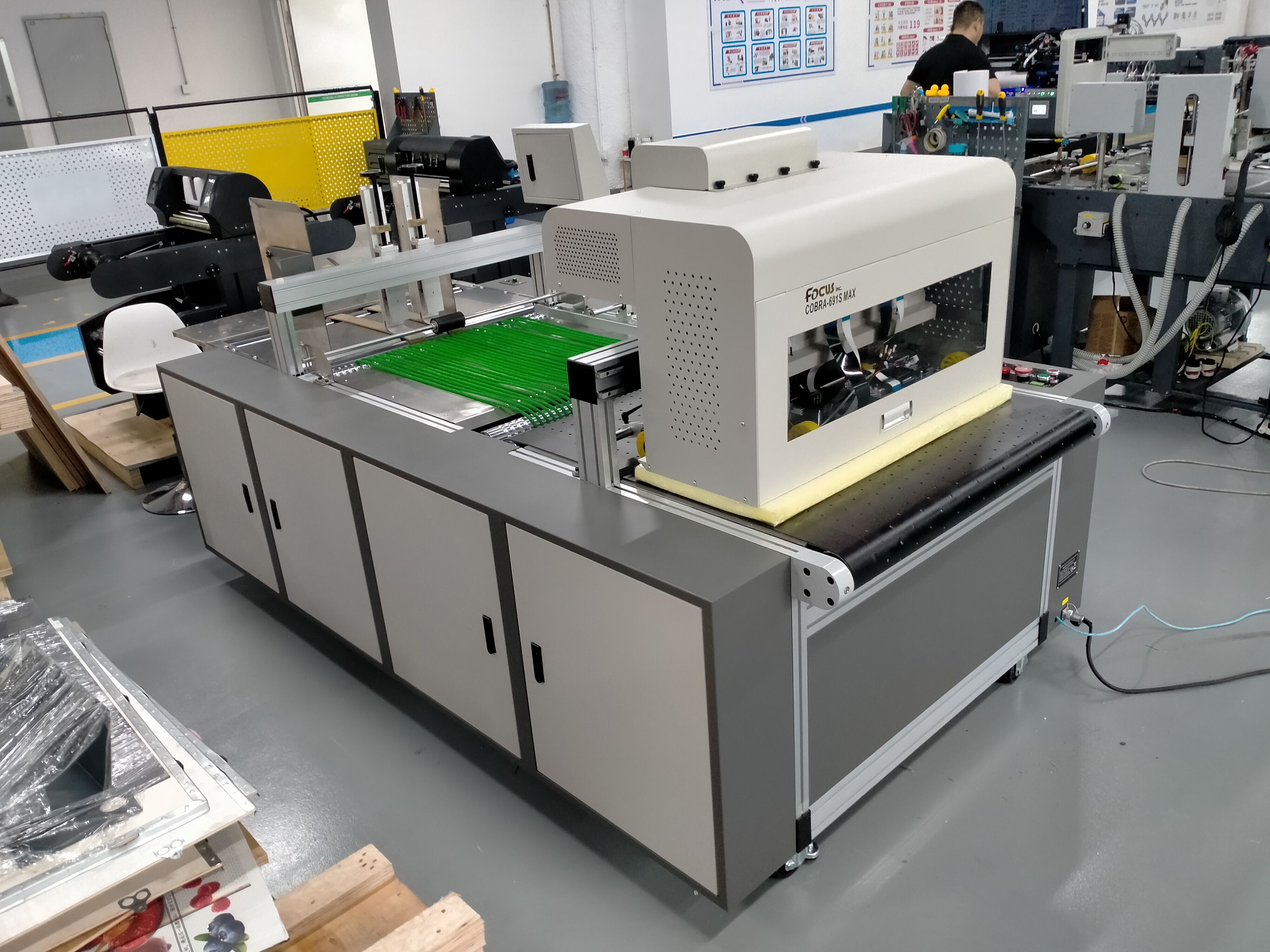 auto feeding material correction deliver and single pass digital printing all in one machine