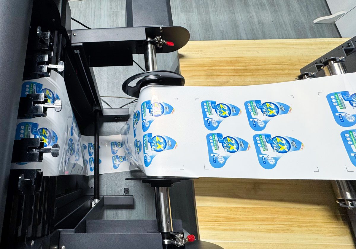 CR-391 Digital die-cutting machines support simultaneous die-cutting and paper feeding.