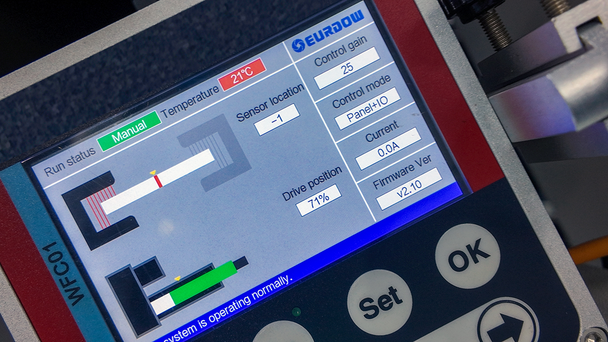 The automatic material offset correction electronic system ensures high-speed and stable material operation.
