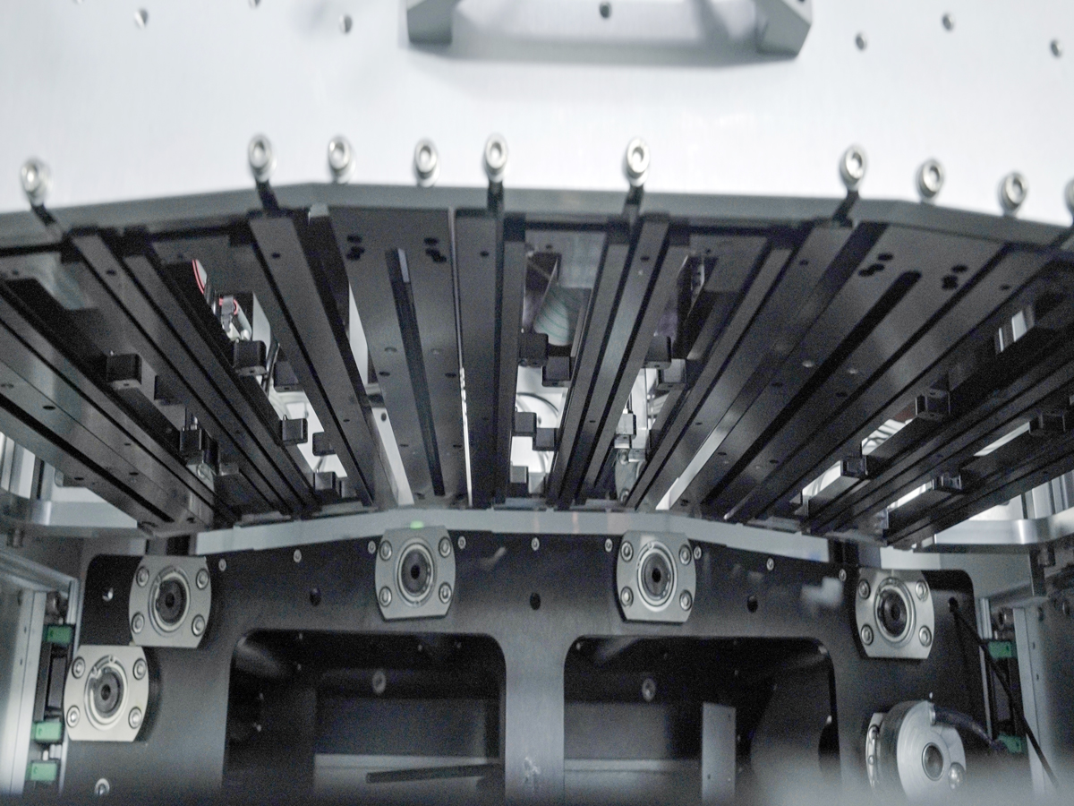 Employing multiple arrayed EPSON S3200 industrial-grade printheads enables large-format, high-precision, and high-speed printing of materials.